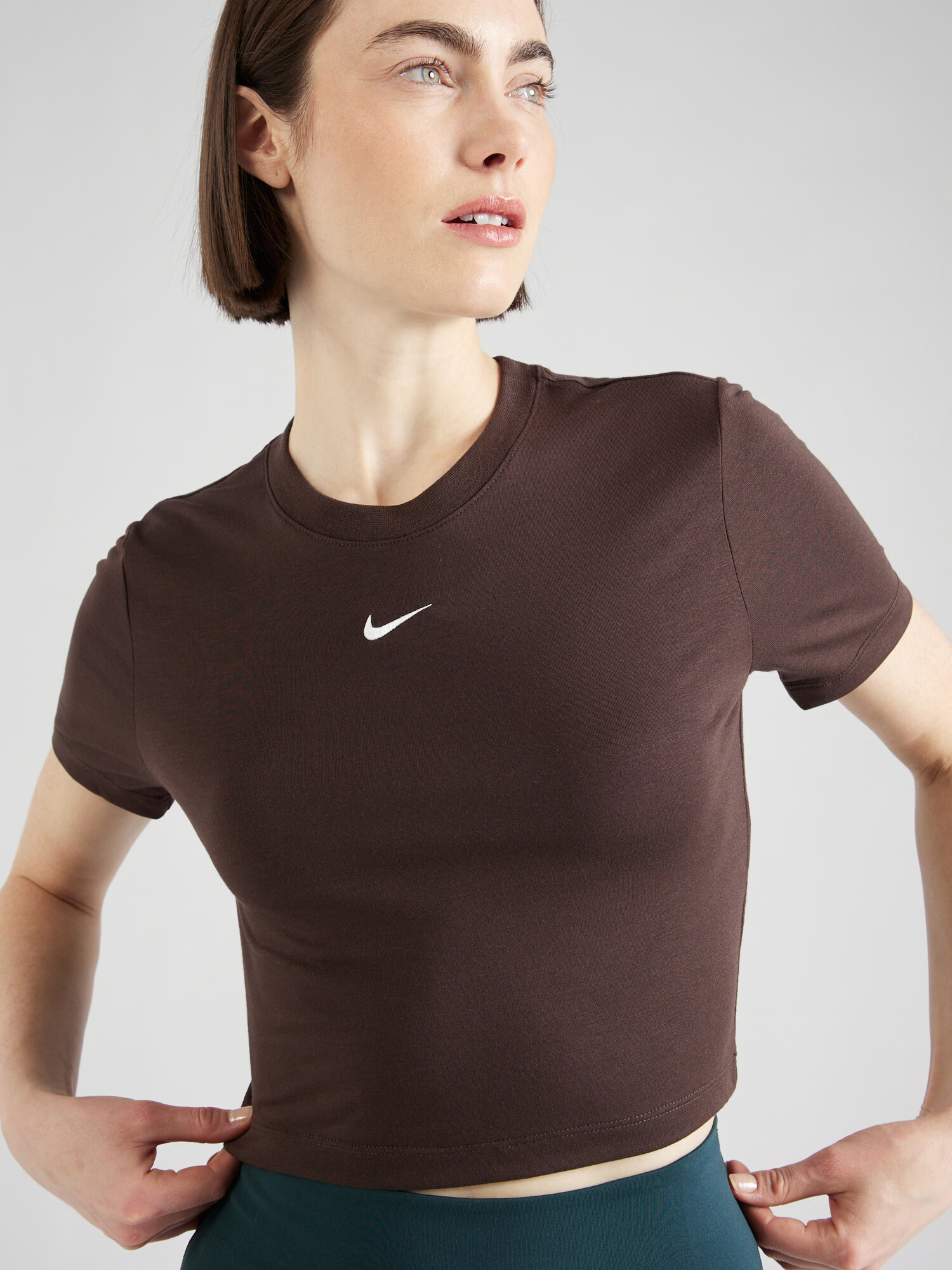 Nike Sportswear Tricou 'Essential' maro închis / alb - Pled.ro