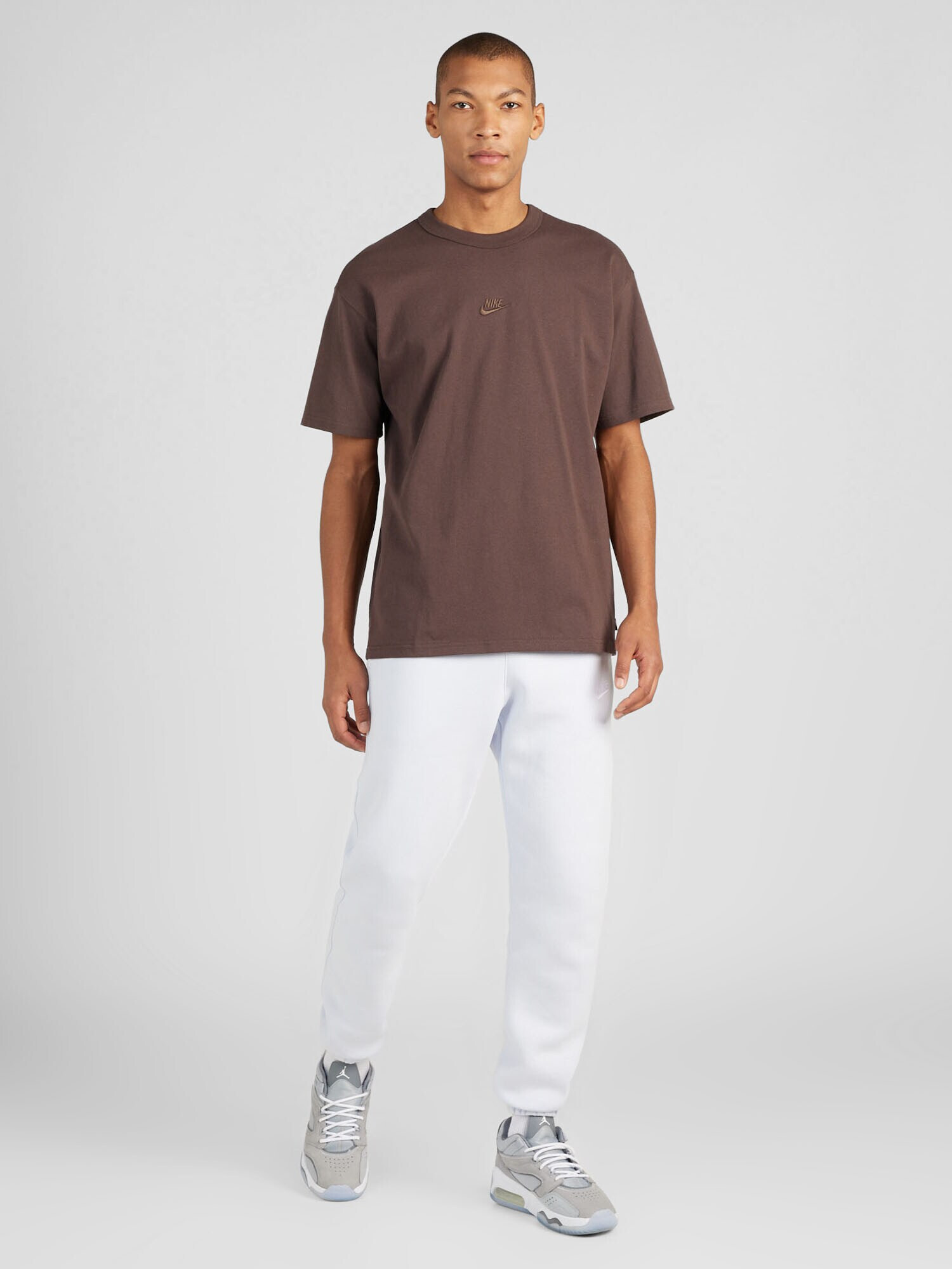 Nike Sportswear Tricou funcțional 'ESSENTIAL' maro - Pled.ro