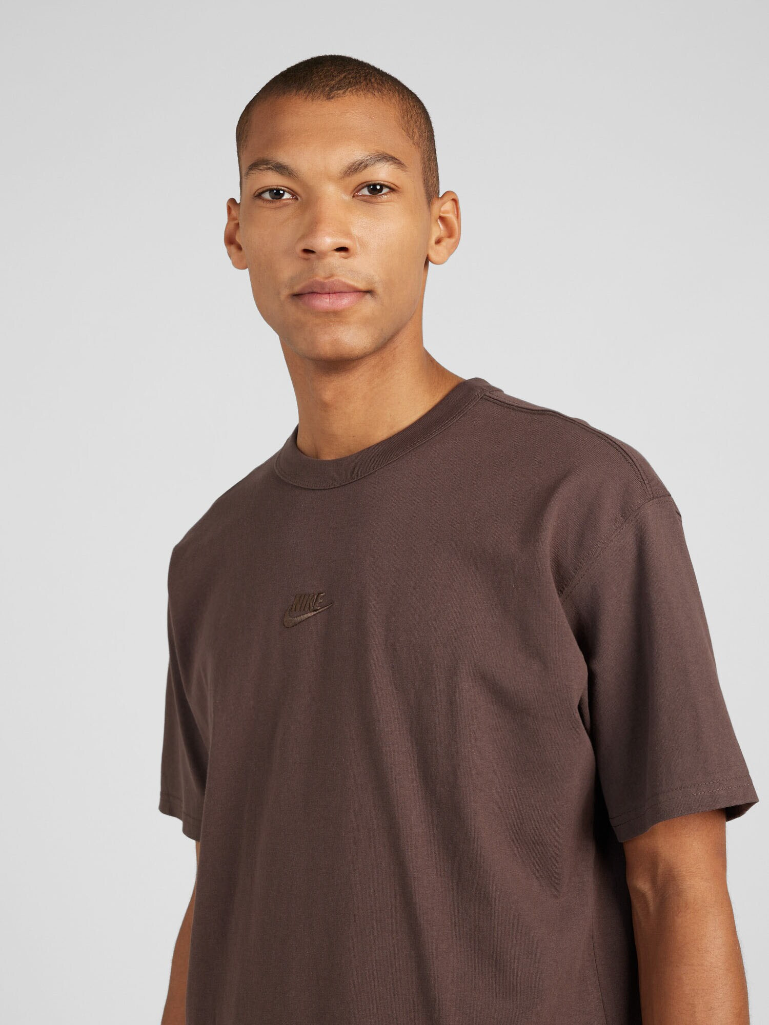 Nike Sportswear Tricou funcțional 'ESSENTIAL' maro - Pled.ro