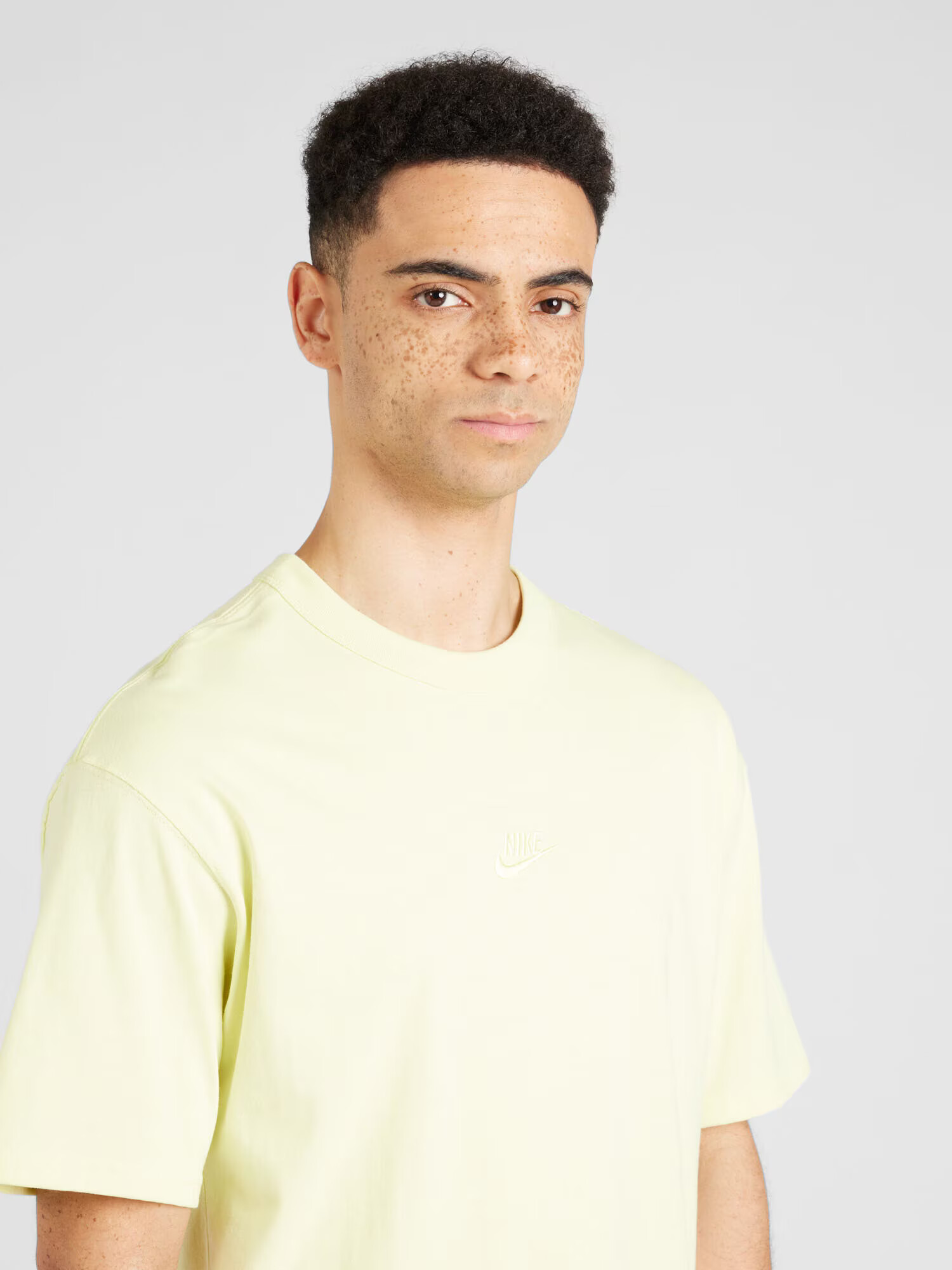 Nike Sportswear Tricou funcțional 'ESSNTL' galben deschis - Pled.ro