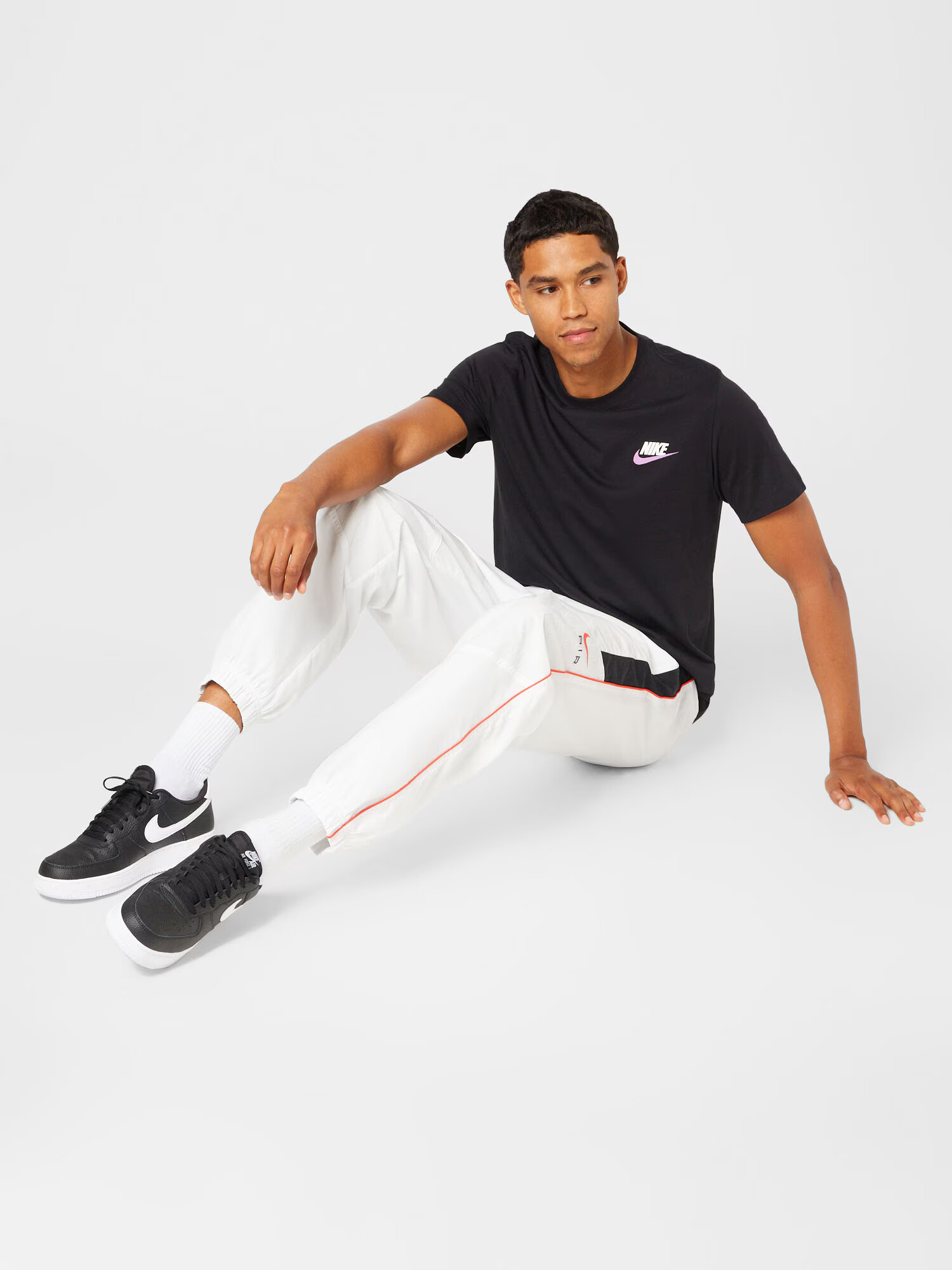 Nike Sportswear Tricou negru / alb - Pled.ro