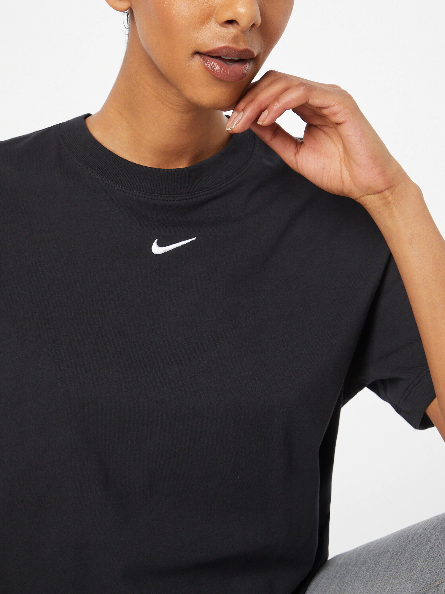 Nike Sportswear Tricou 'Essential' negru / alb - Pled.ro