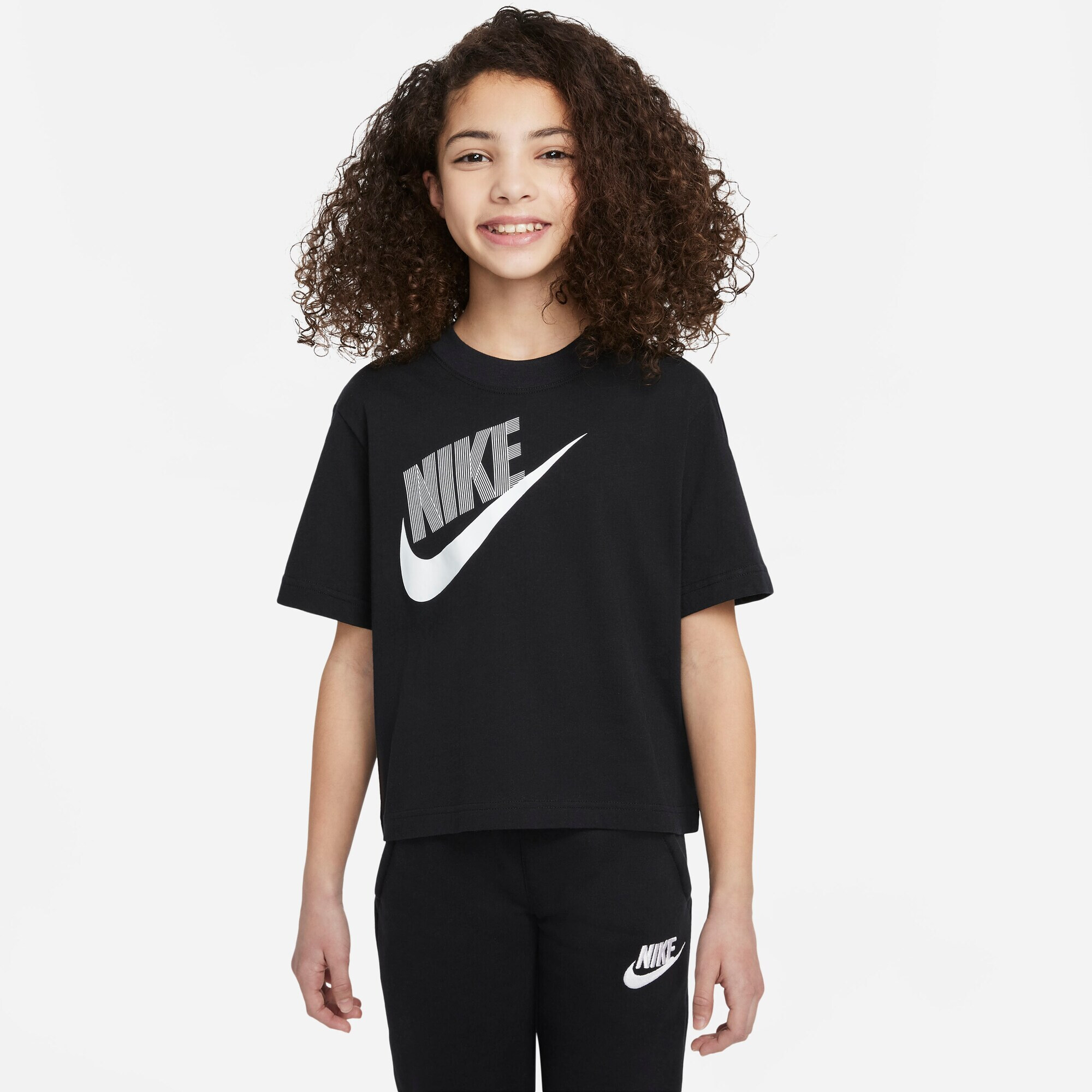 Nike Sportswear Tricou negru / alb - Pled.ro