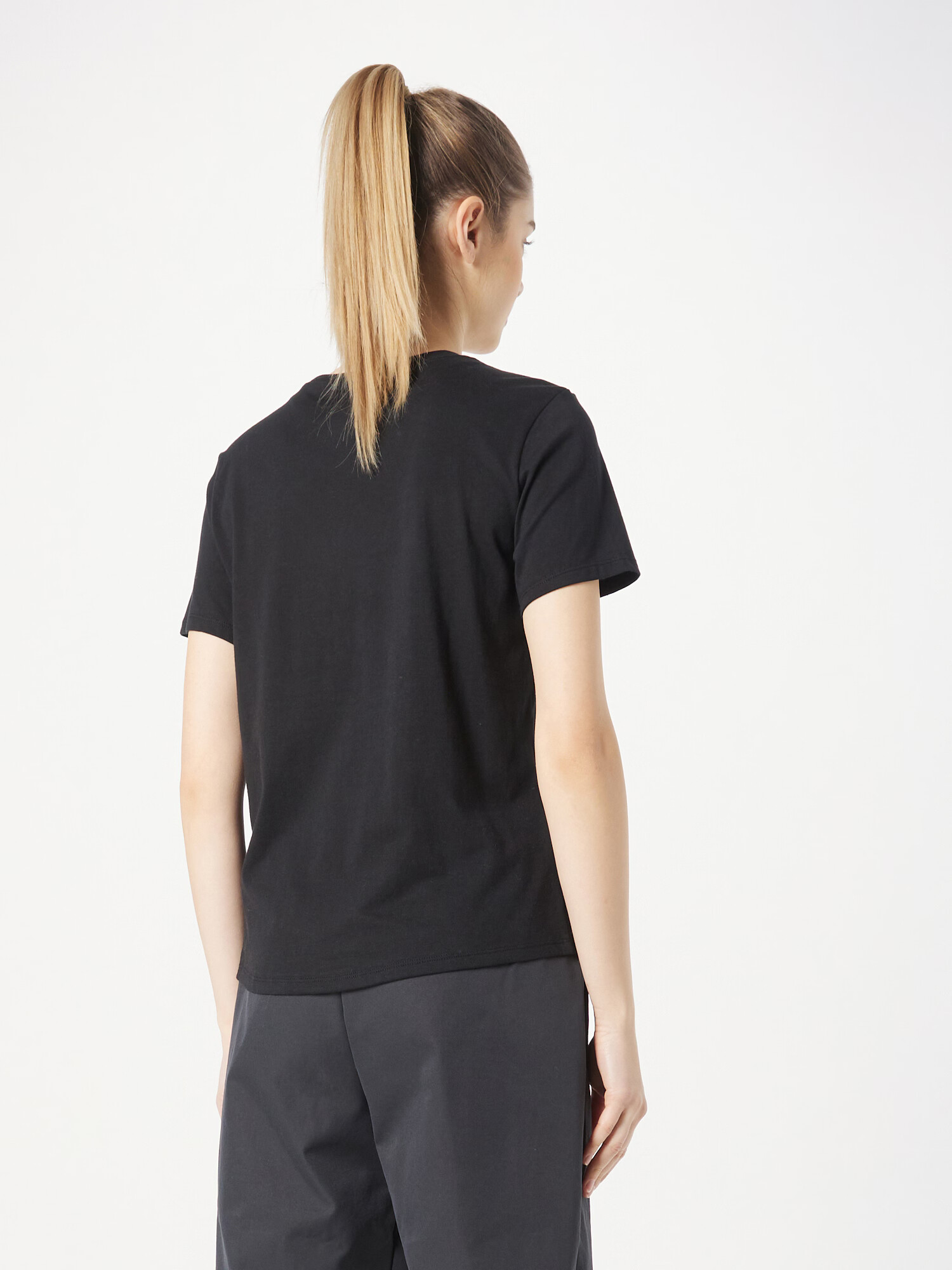 Nike Sportswear Tricou 'Club Essential' negru / alb - Pled.ro