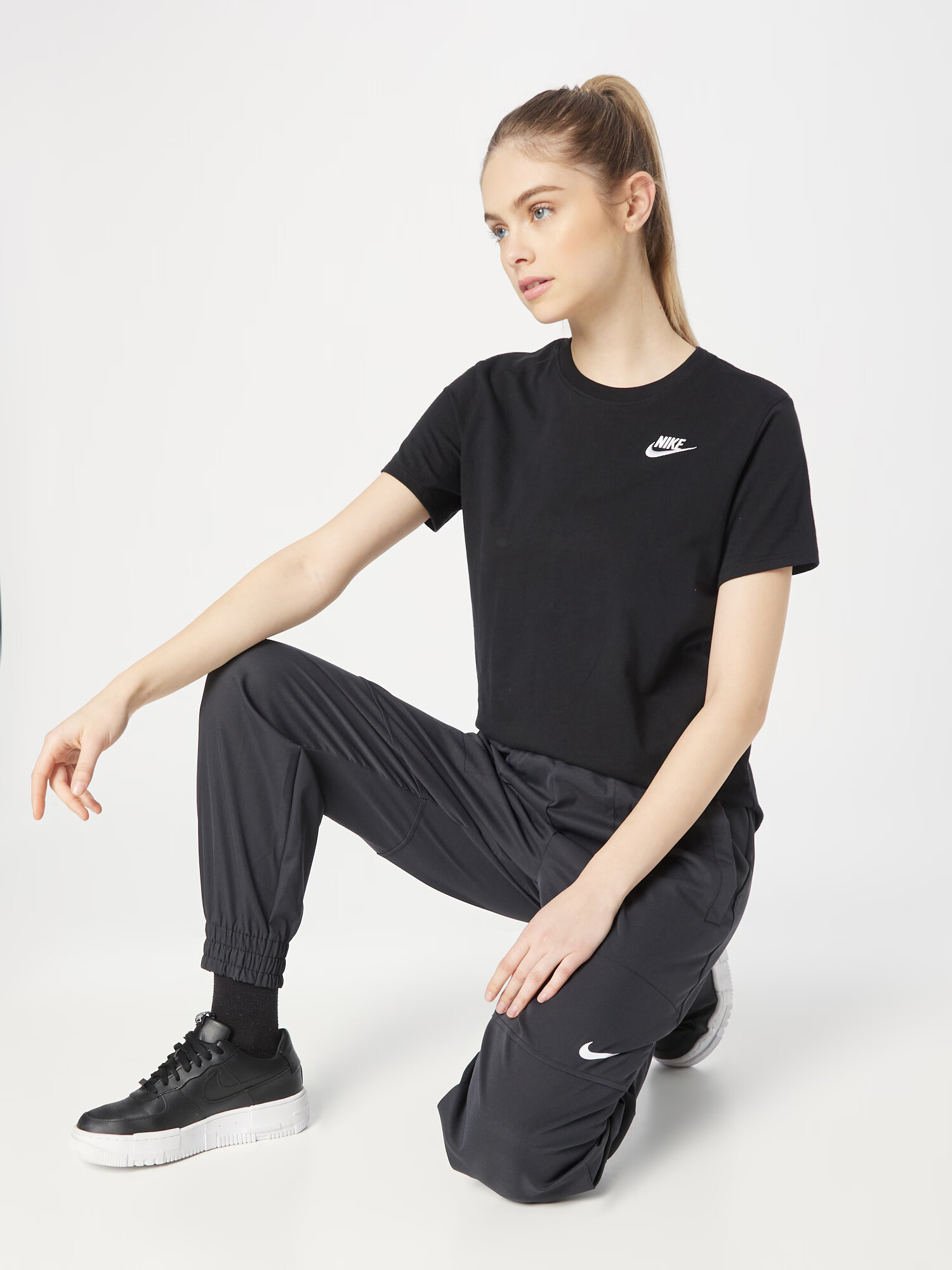 Nike Sportswear Tricou 'Club Essential' negru / alb - Pled.ro