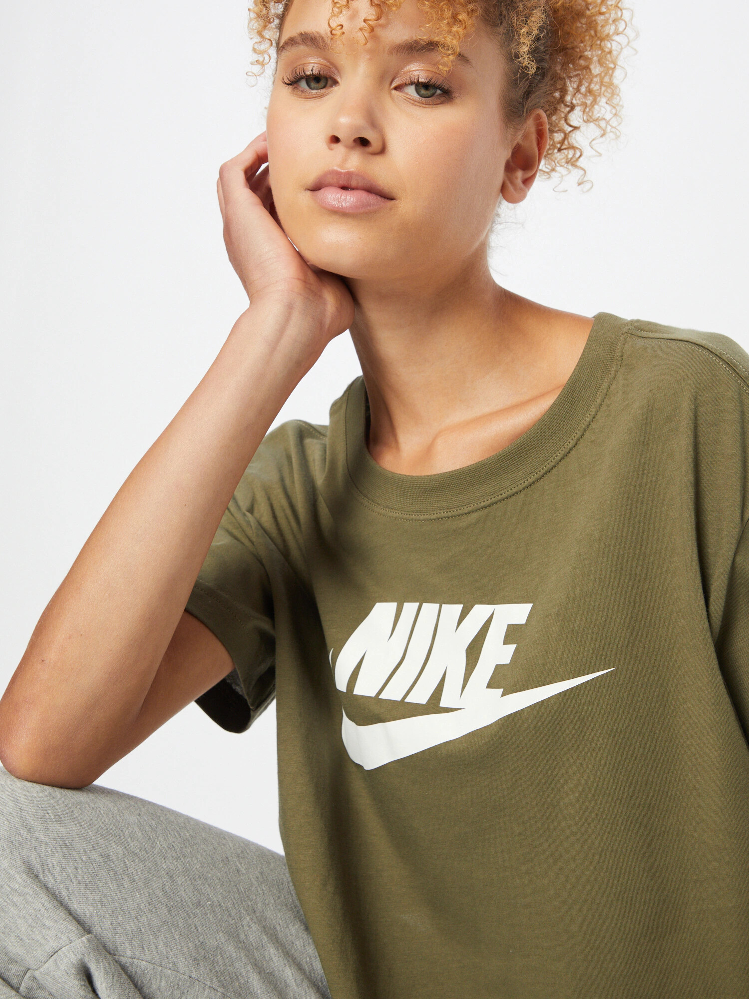 Nike Sportswear Tricou oliv / alb - Pled.ro