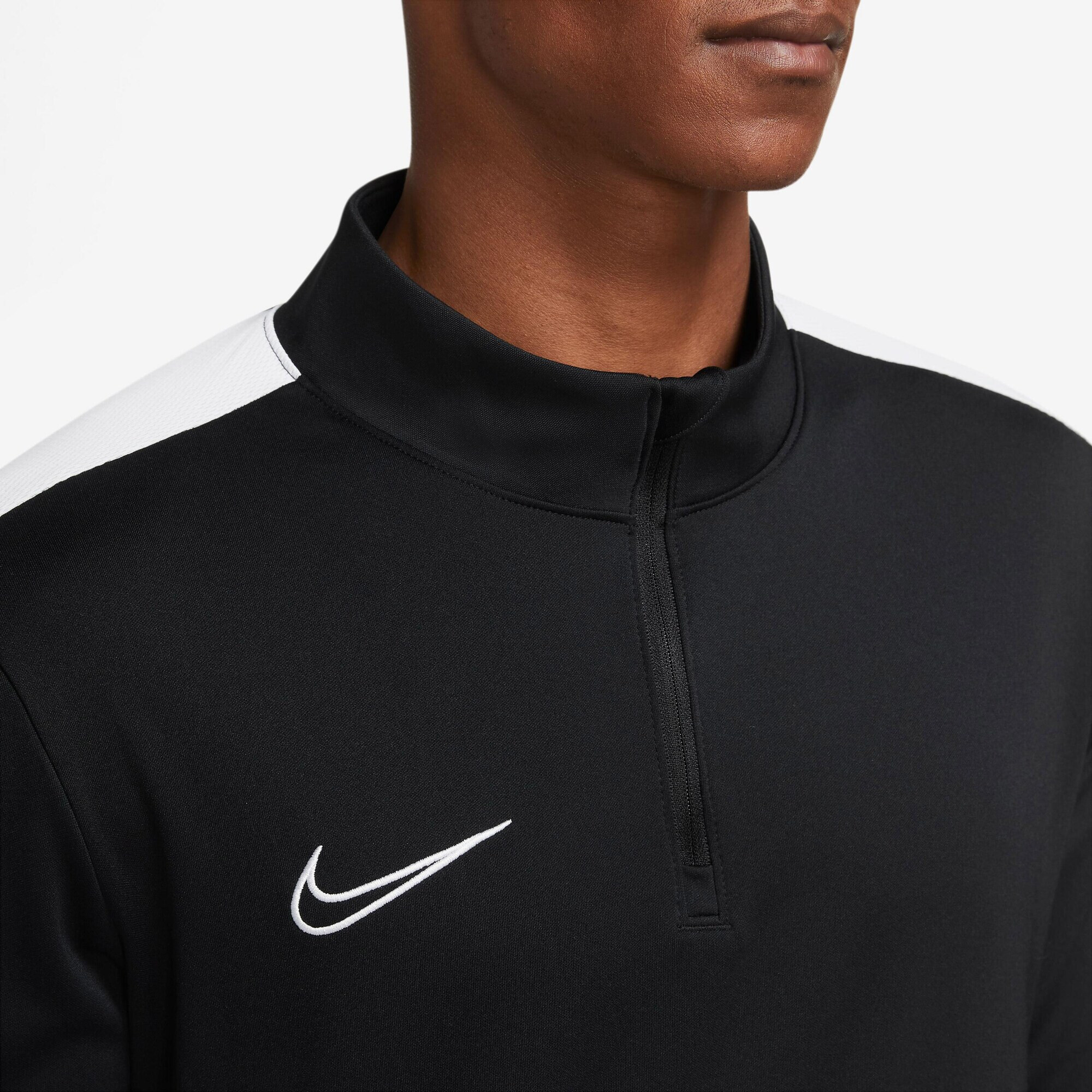 NIKE Tricou funcțional 'Academy23' negru / alb - Pled.ro