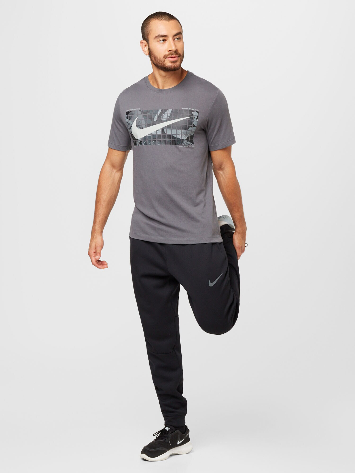 NIKE Tricou funcțional gri metalic / gri fumuriu / gri închis / alb - Pled.ro