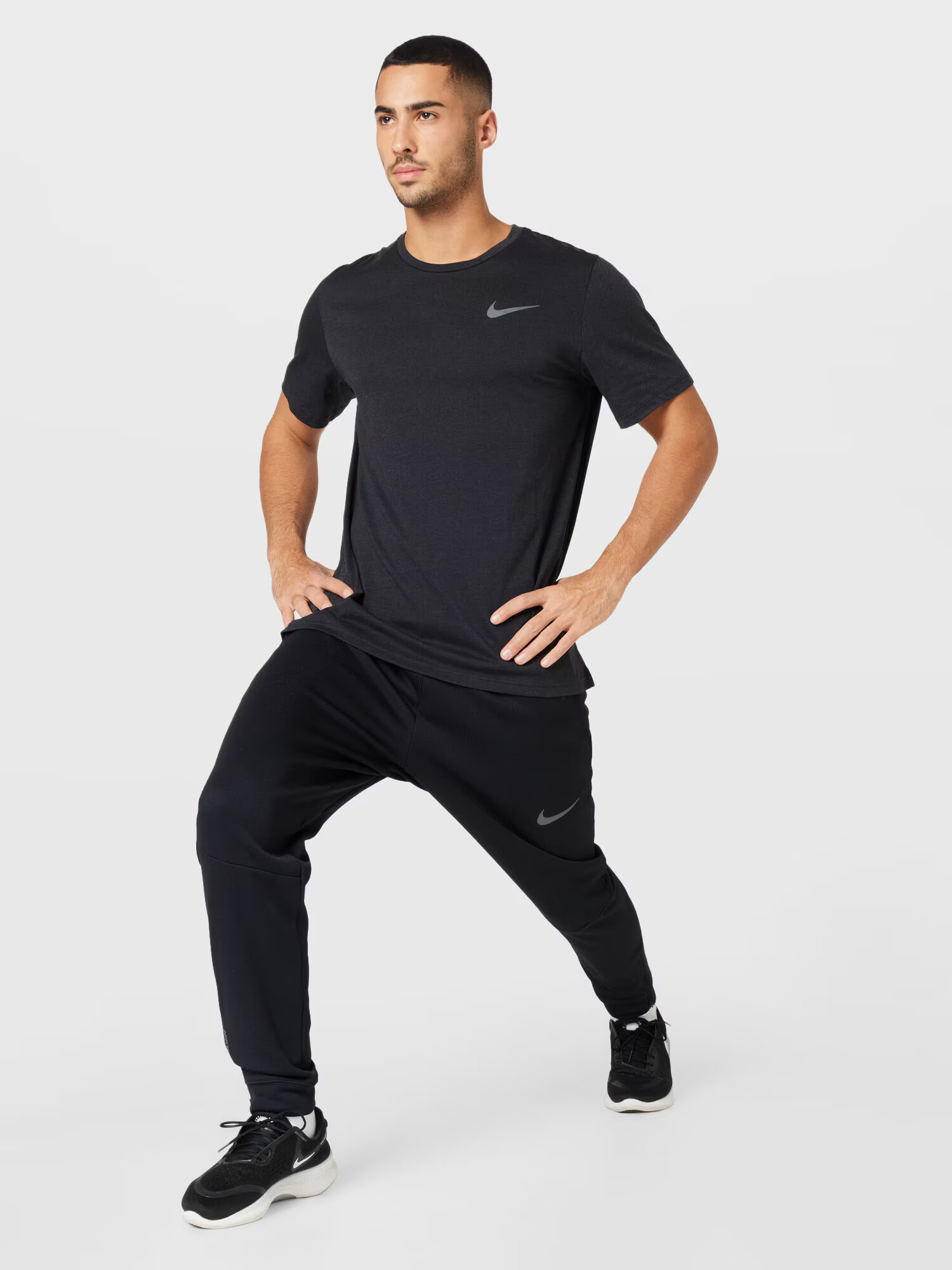 NIKE Tricou funcțional gri / negru - Pled.ro