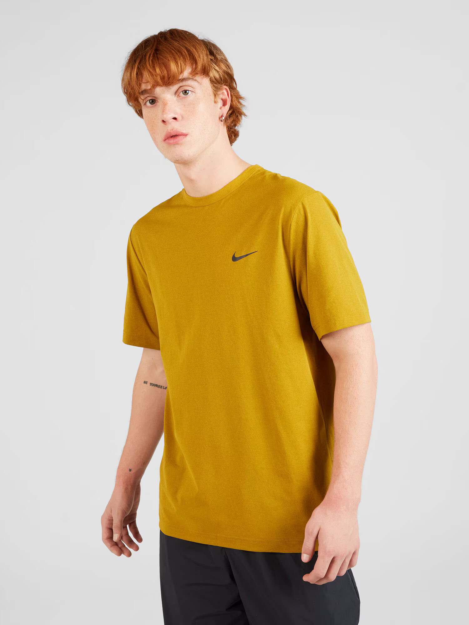 NIKE Tricou funcțional 'HYVERSE' galben muștar / negru - Pled.ro