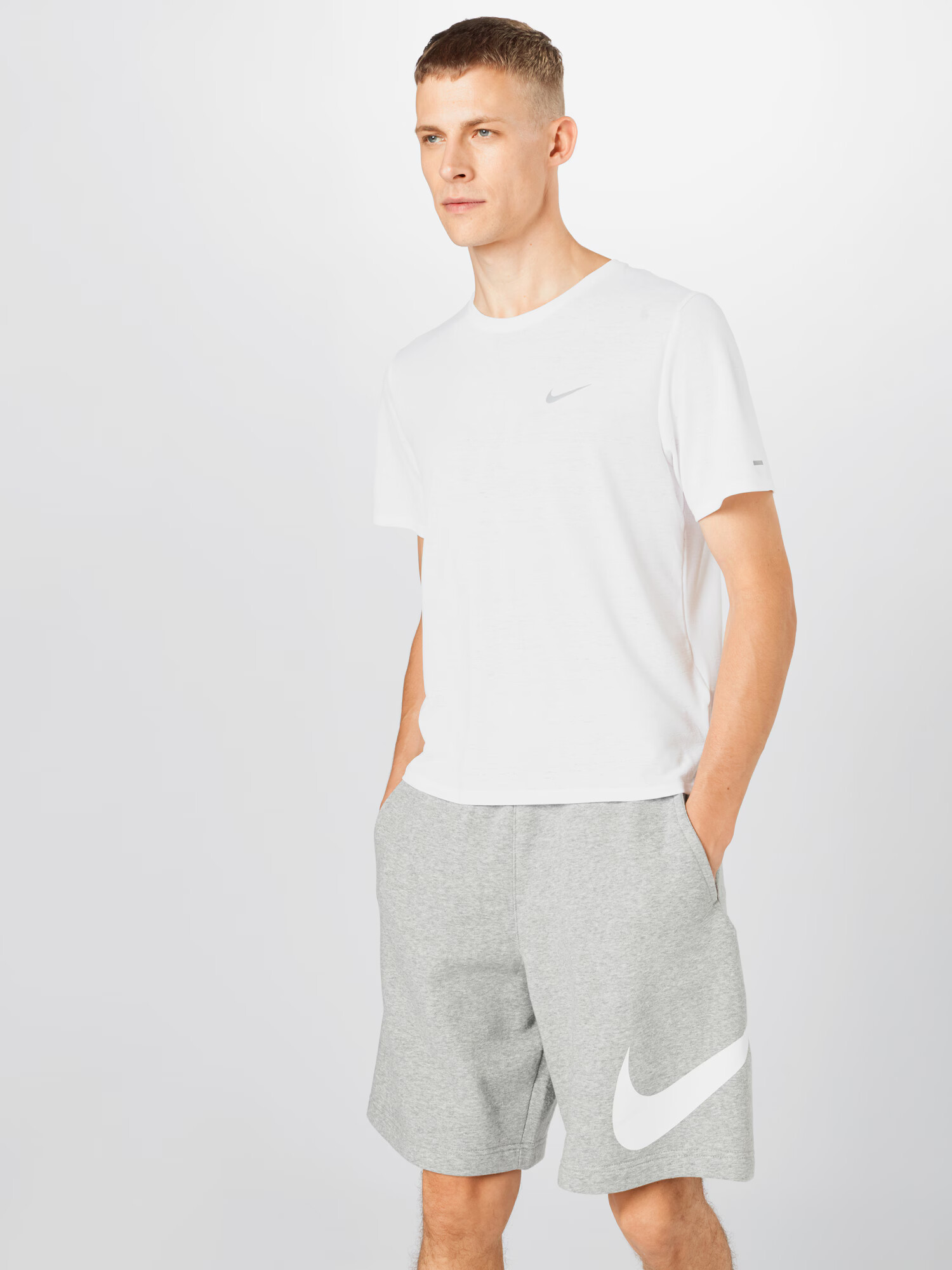 NIKE Tricou funcțional 'Miler' gri / alb - Pled.ro