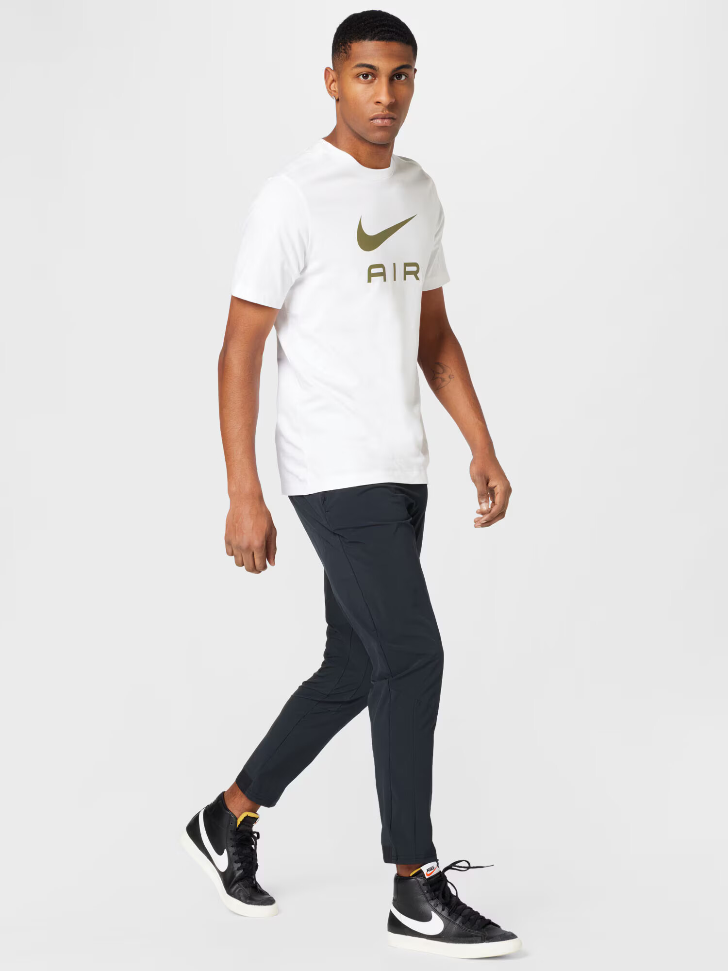 NIKE Tricou funcțional oliv / alb - Pled.ro