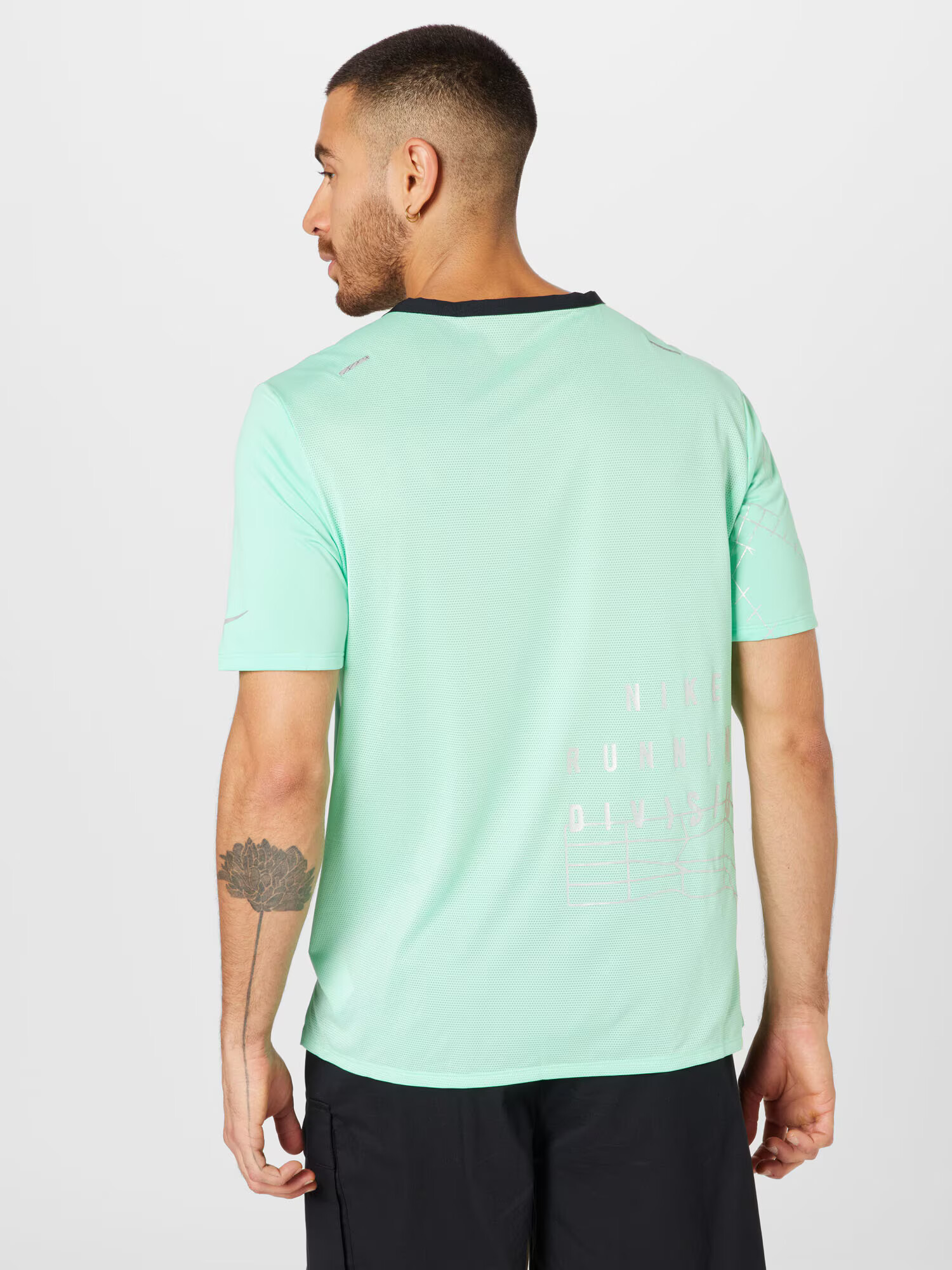 NIKE Tricou funcțional 'Rise 365' gri deschis / verde mentă / negru - Pled.ro