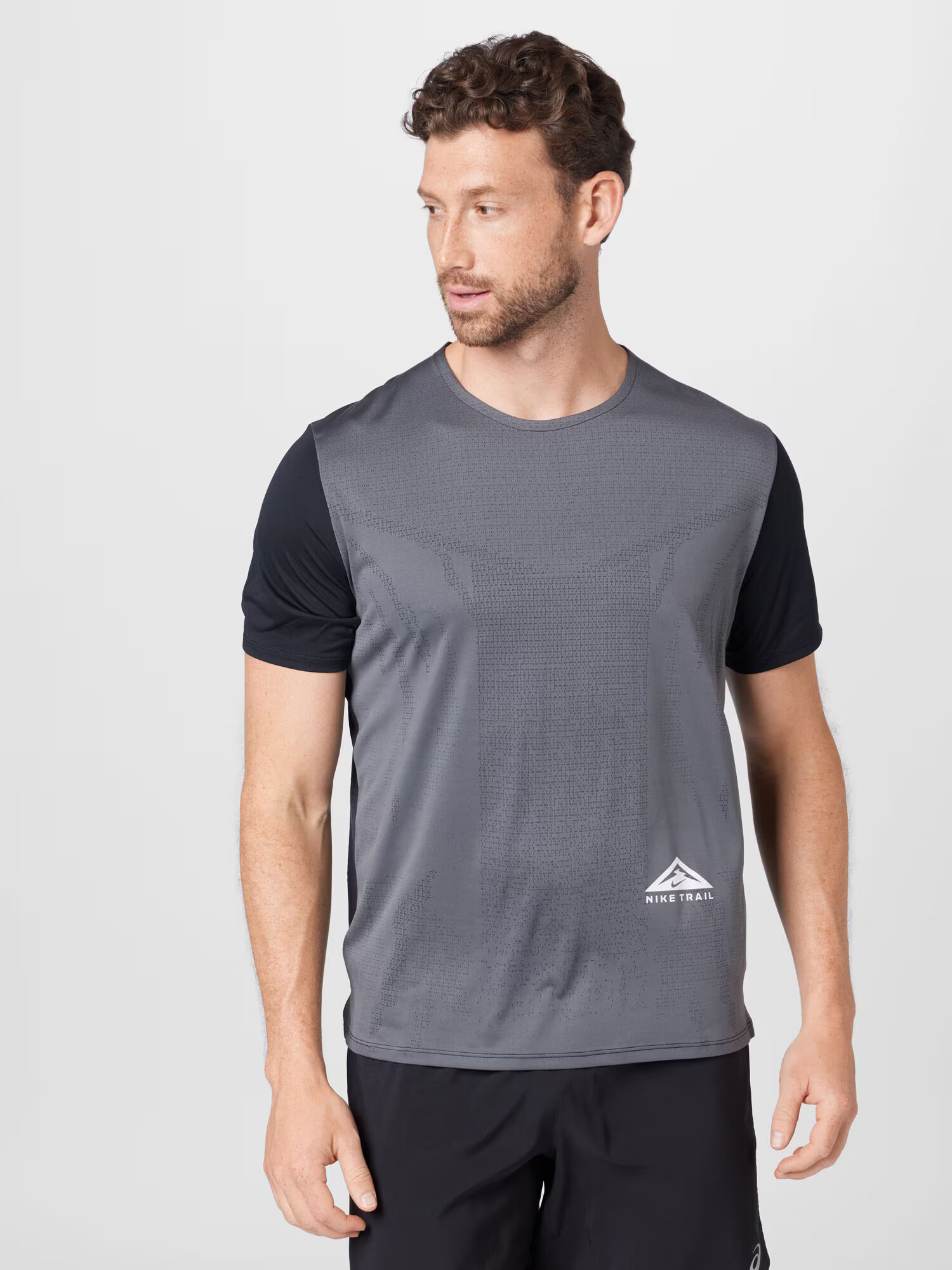 NIKE Tricou funcțional 'Rise' gri / negru / alb - Pled.ro