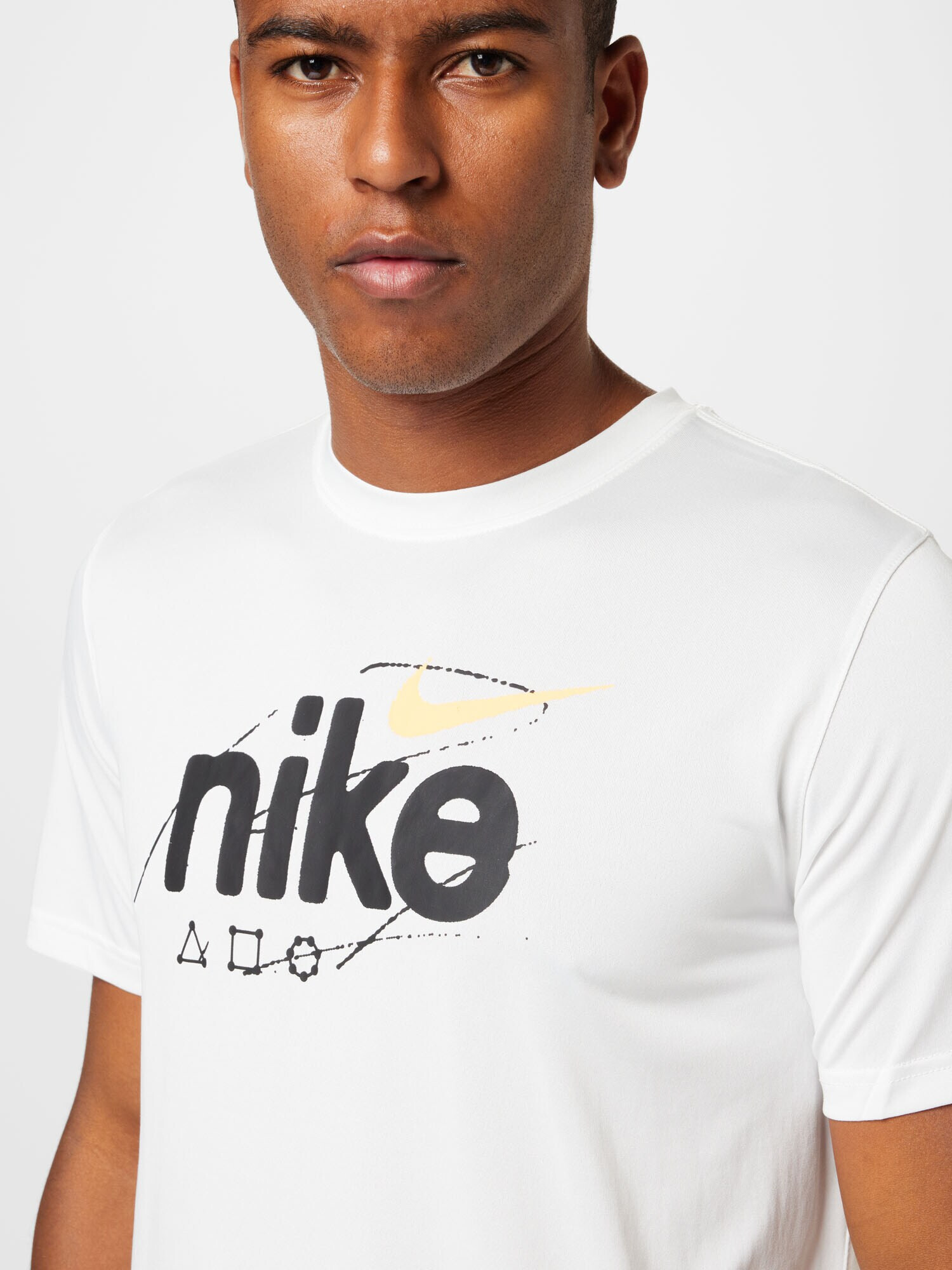 NIKE Tricou funcțional 'WILD CLASH' galben pastel / negru / alb - Pled.ro