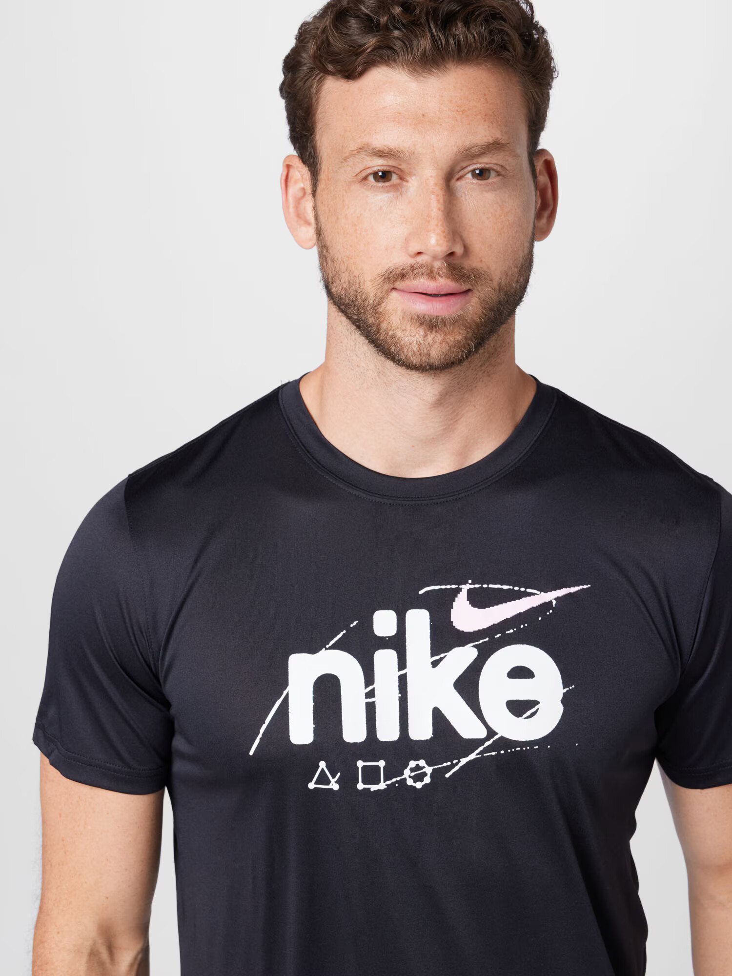 NIKE Tricou funcțional 'WILD CLASH' negru / alb - Pled.ro