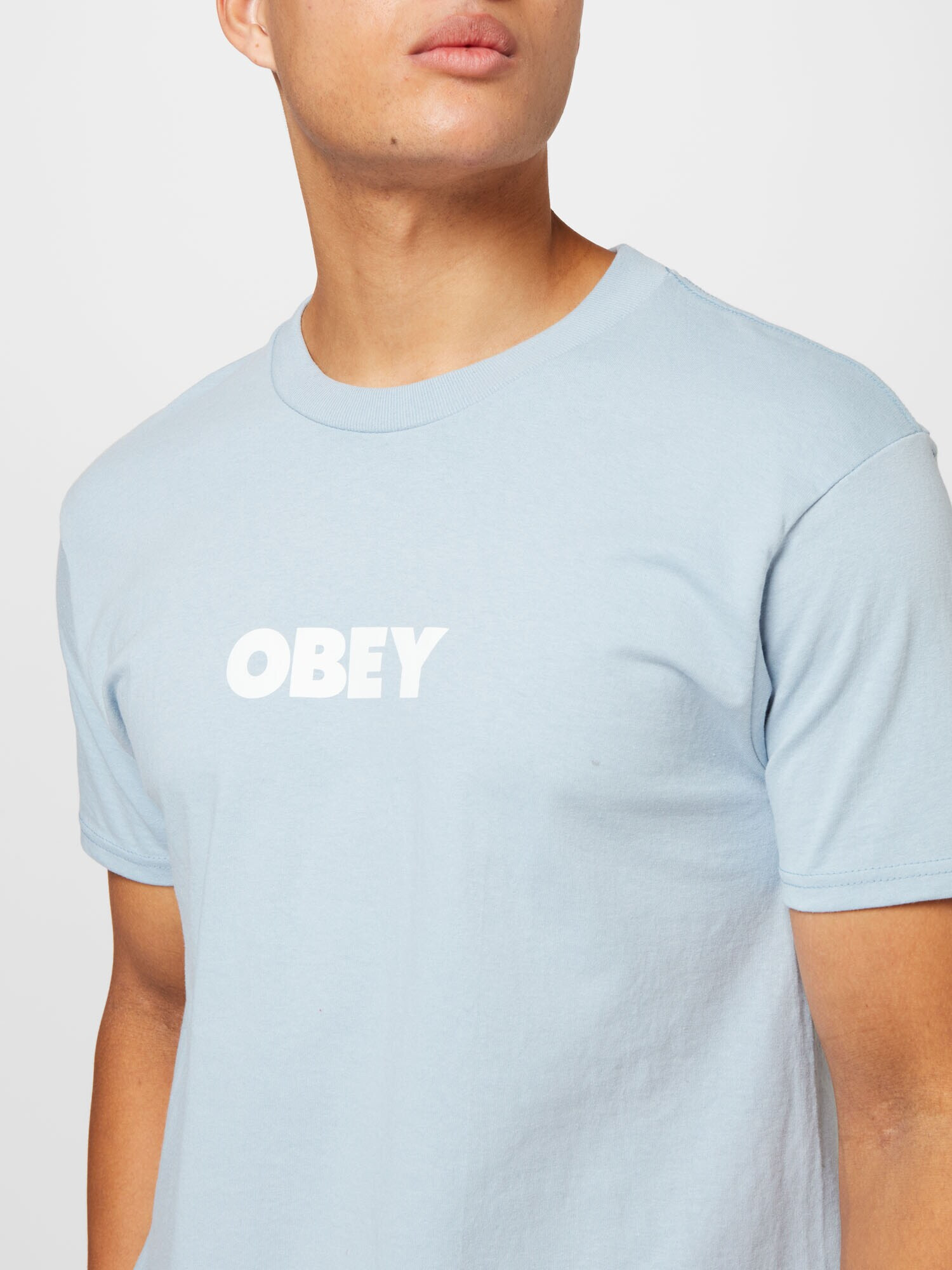 Obey Tricou 'BOLD' albastru deschis / alb - Pled.ro