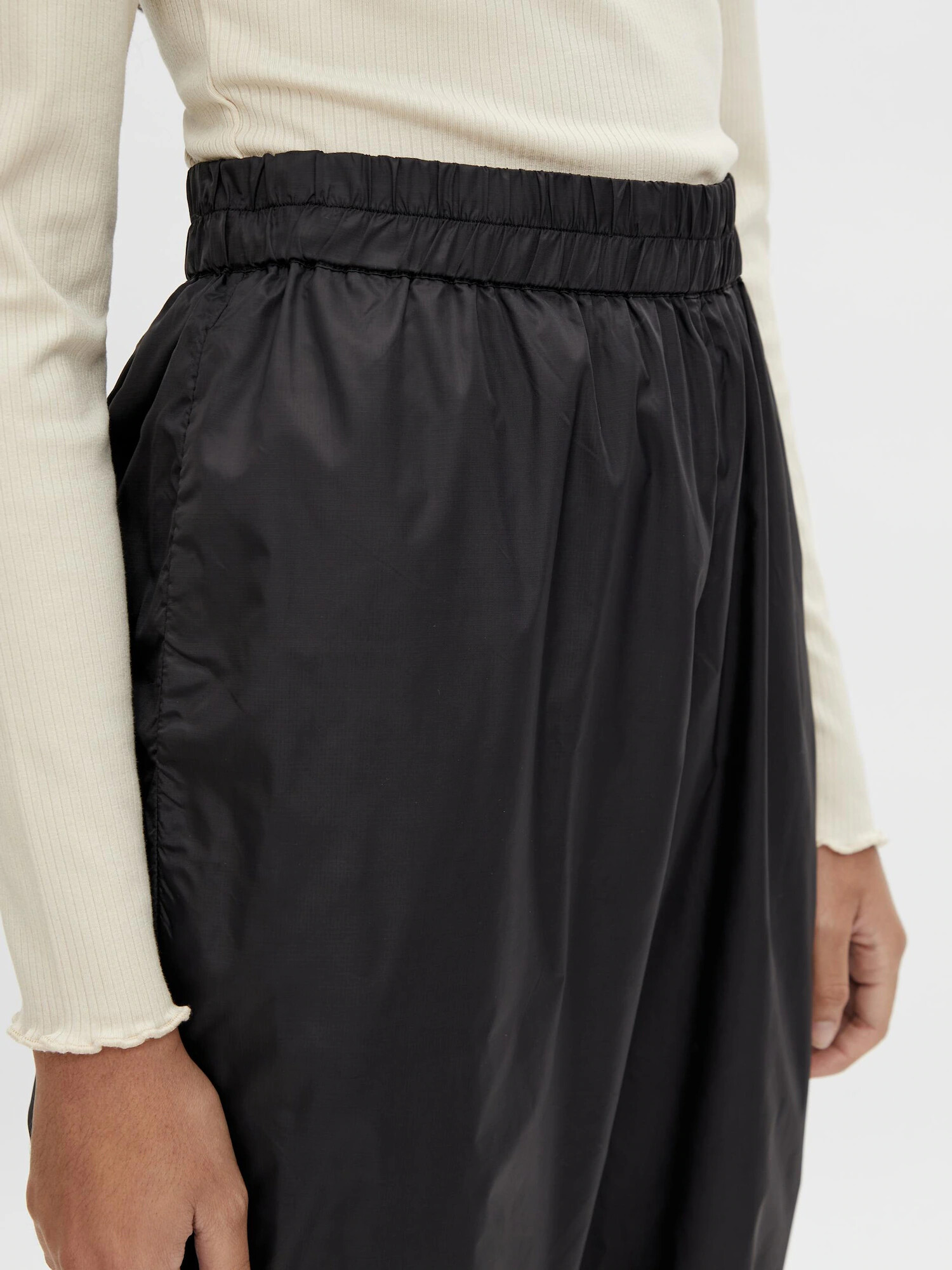 OBJECT Pantaloni 'Carmen' negru - Pled.ro