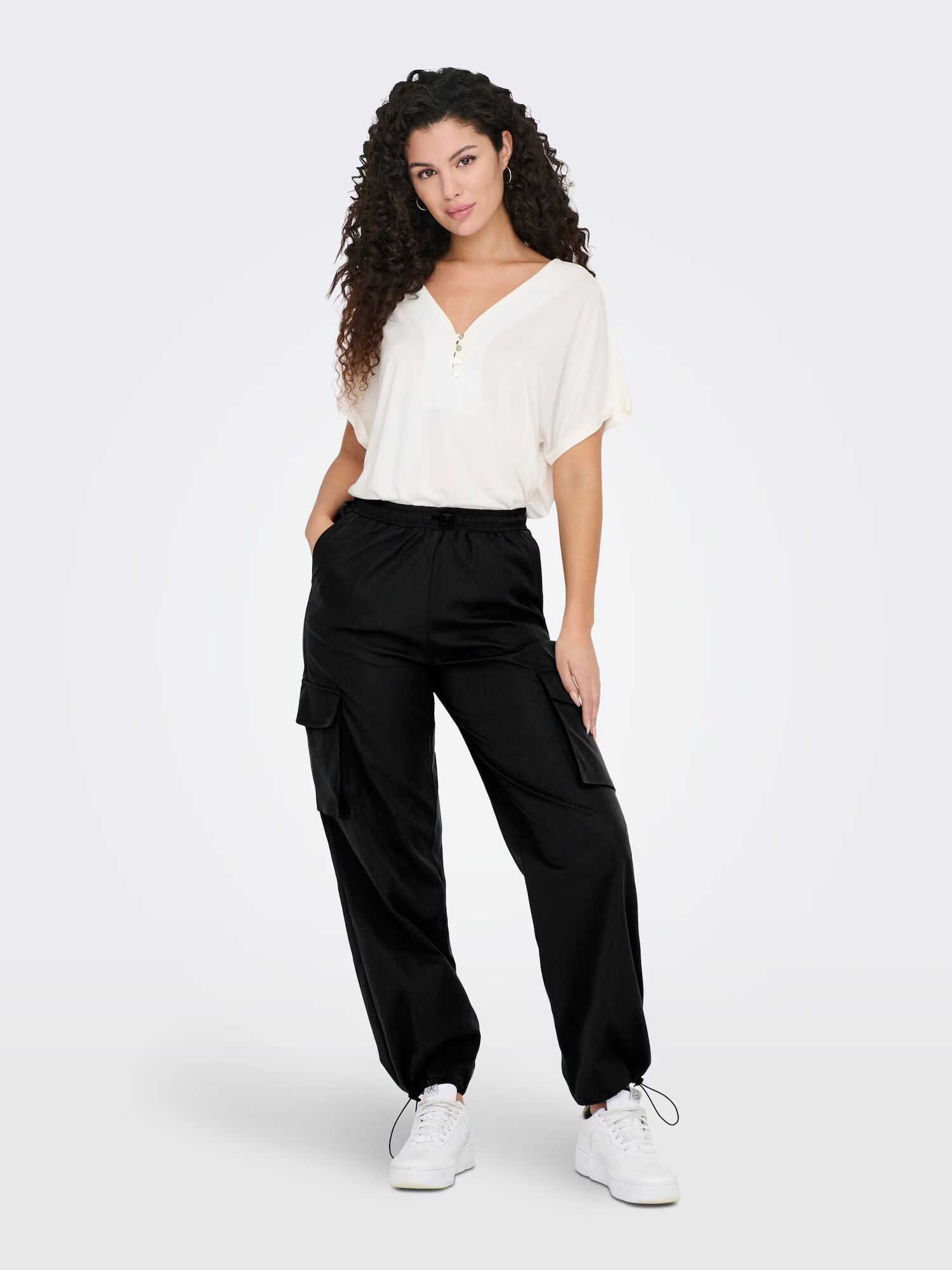 ONLY Pantaloni cu buzunare 'Cashi' negru - Pled.ro