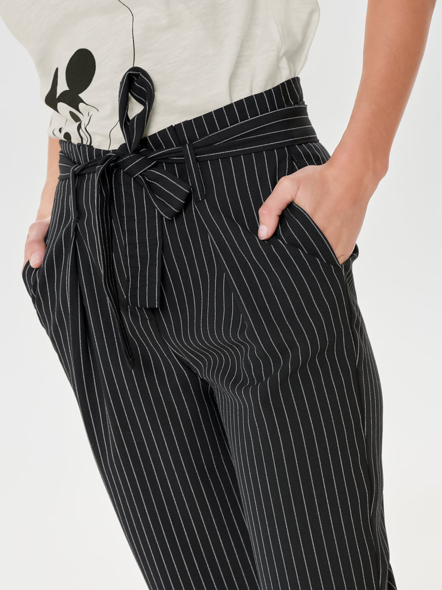 ONLY Pantaloni cutați 'Nicole' negru / alb - Pled.ro