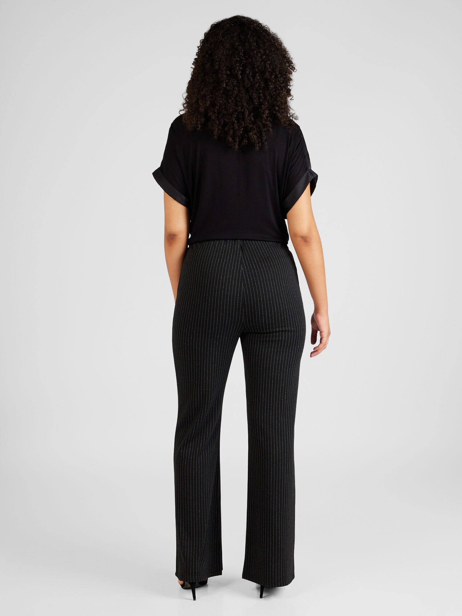 PIECES Curve Pantaloni 'JANNAH' negru / alb - Pled.ro