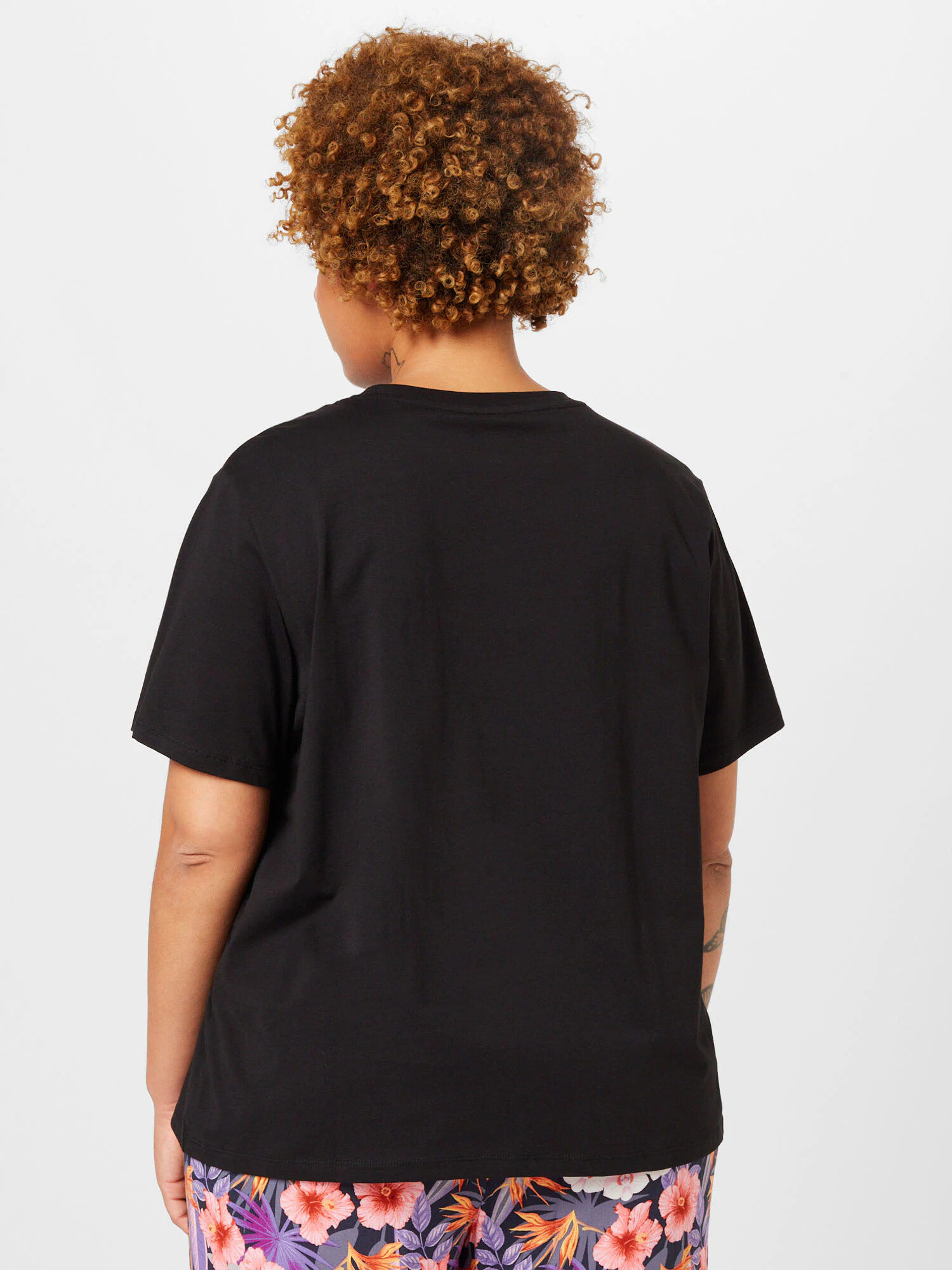 PIECES Curve Tricou 'RIA' negru - Pled.ro