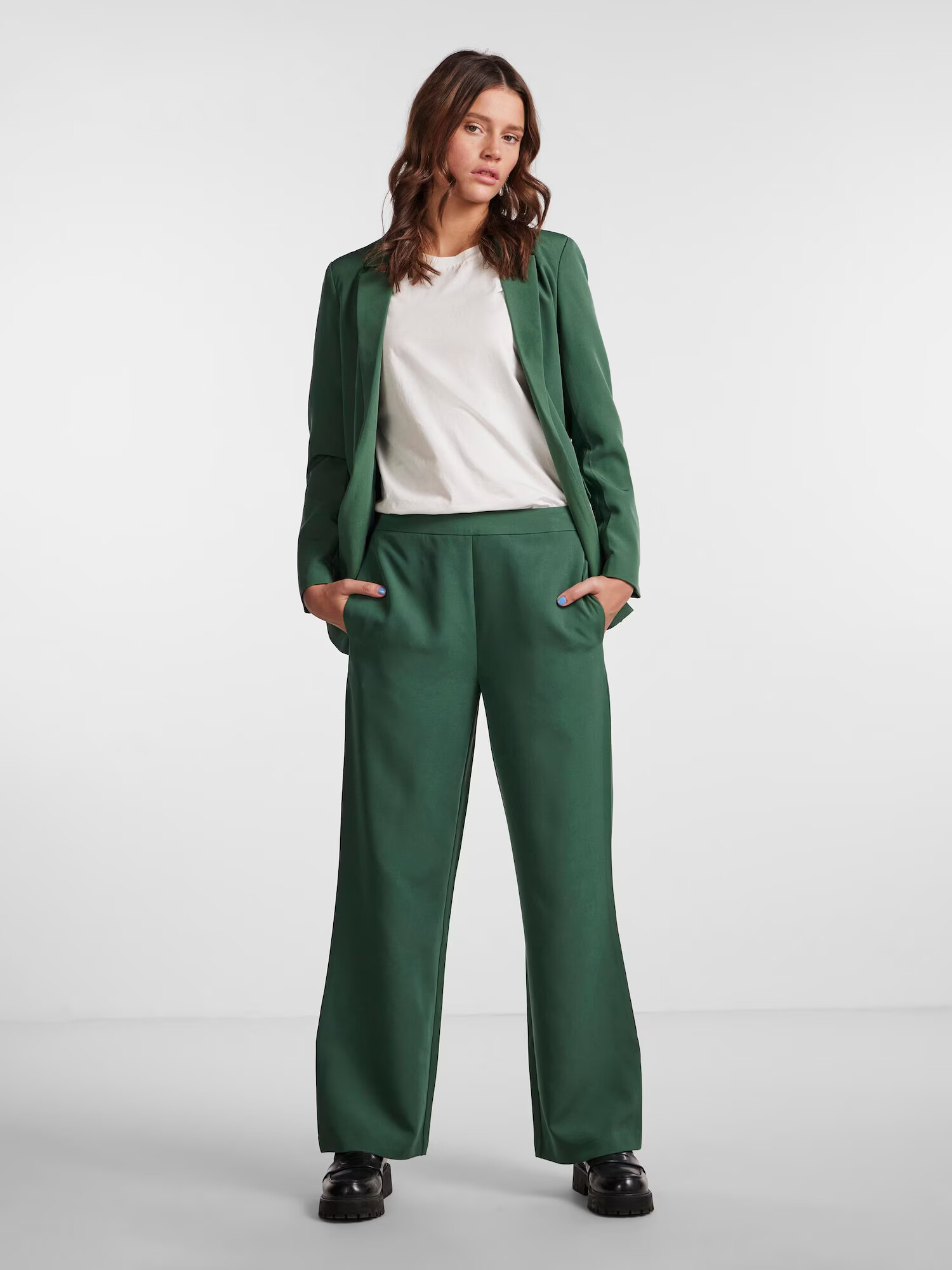 PIECES Pantaloni 'BOSSY' verde - Pled.ro