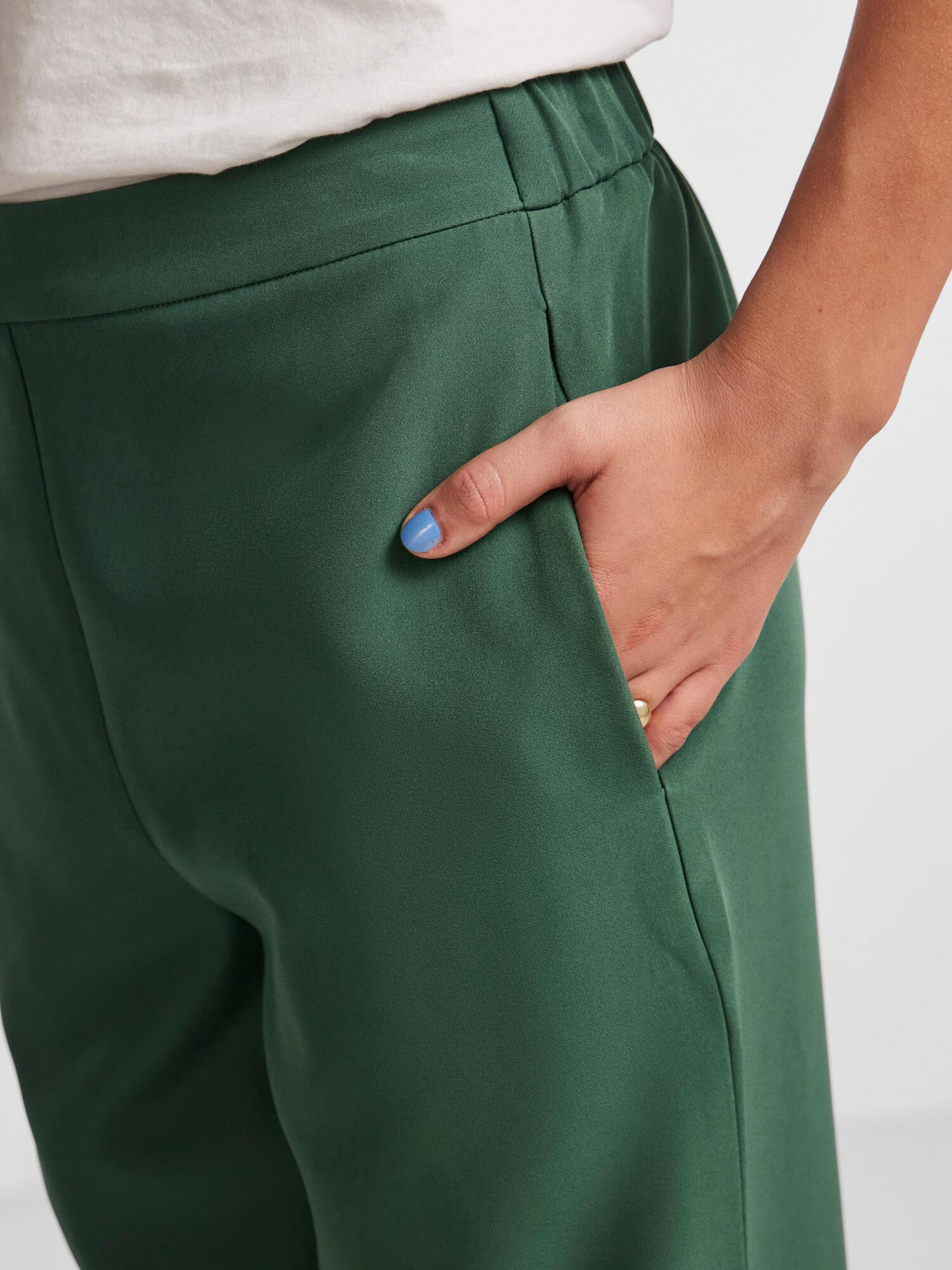 PIECES Pantaloni 'BOSSY' verde - Pled.ro