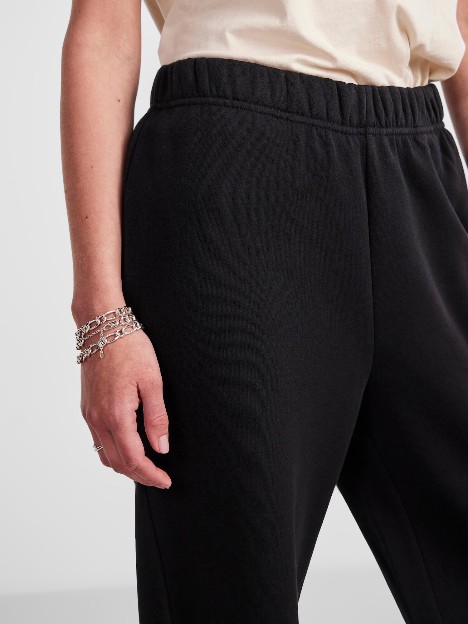 PIECES Pantaloni 'CHILLI' negru - Pled.ro