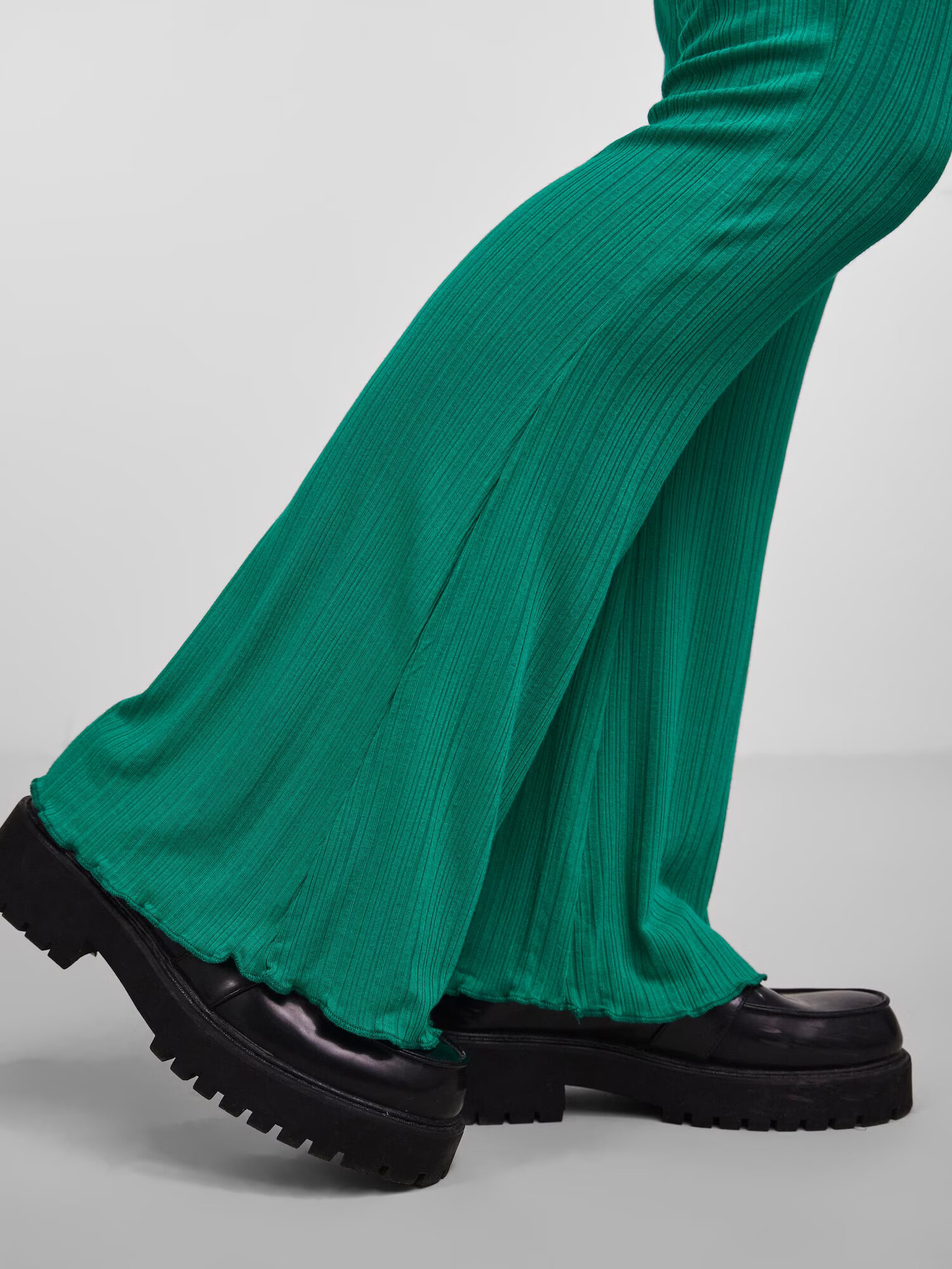 PIECES Pantaloni 'Jasmin' verde jad - Pled.ro