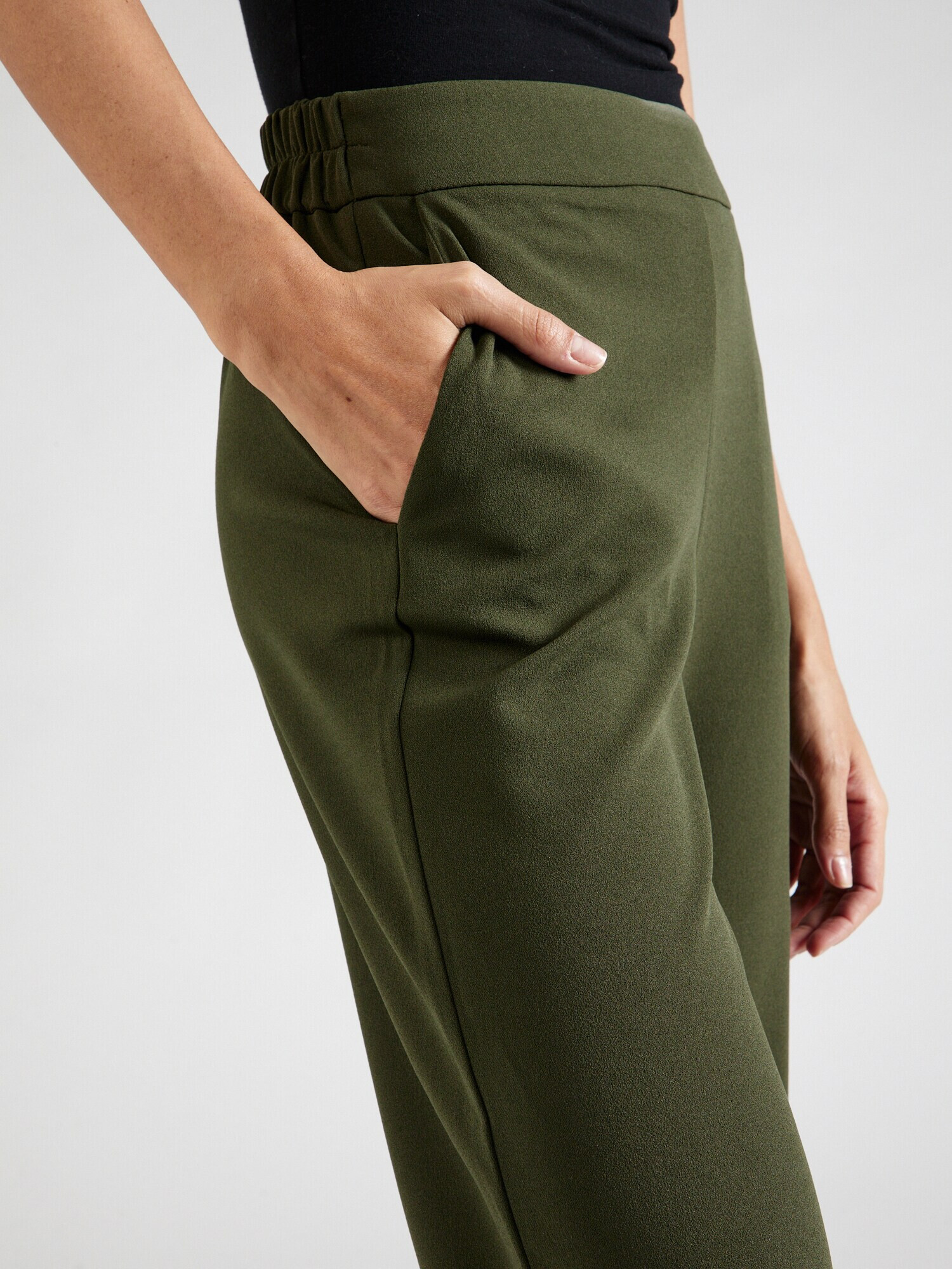 PIECES Pantaloni 'NULA' verde pin - Pled.ro