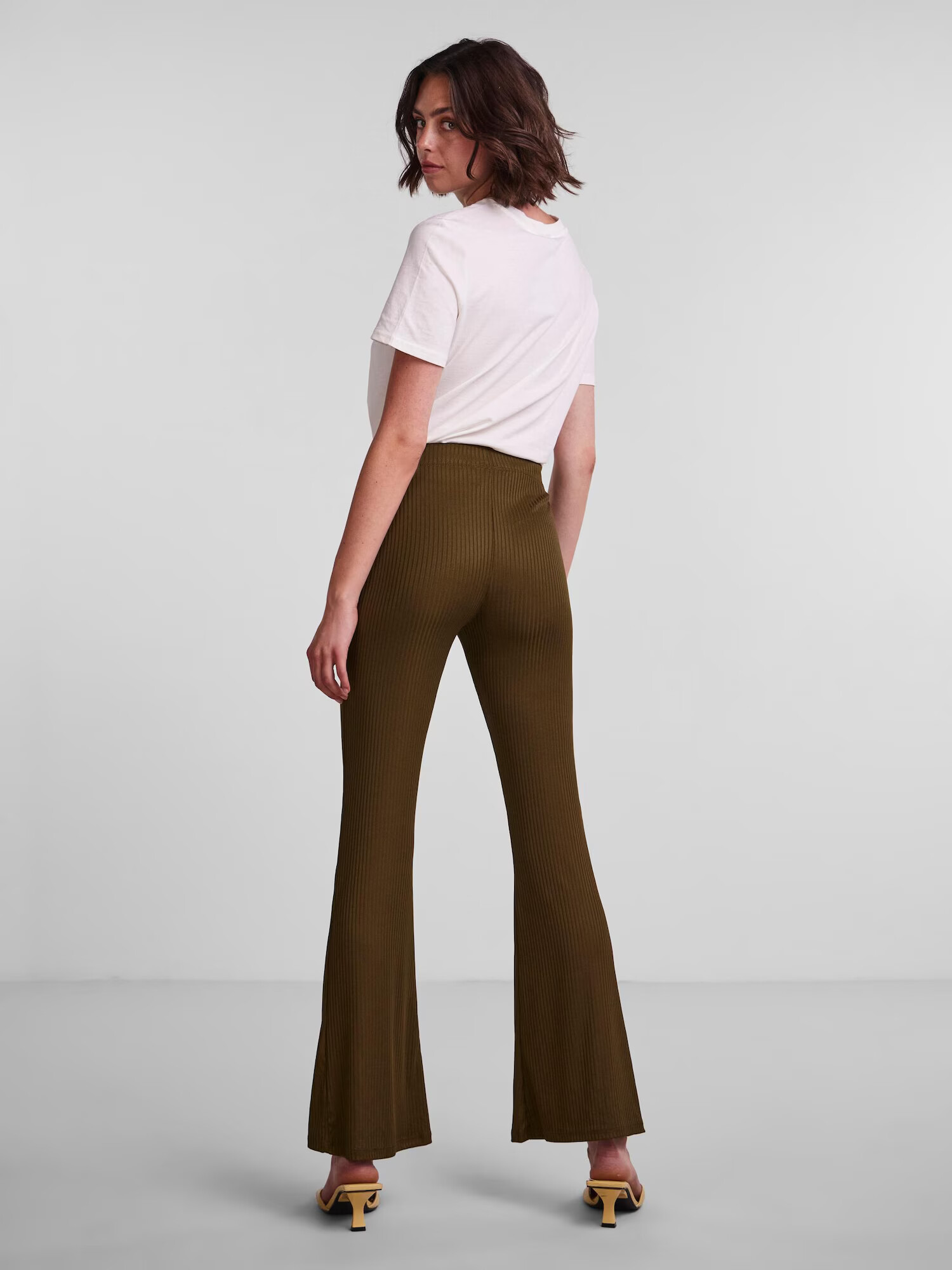 PIECES Pantaloni 'Toppy' oliv - Pled.ro