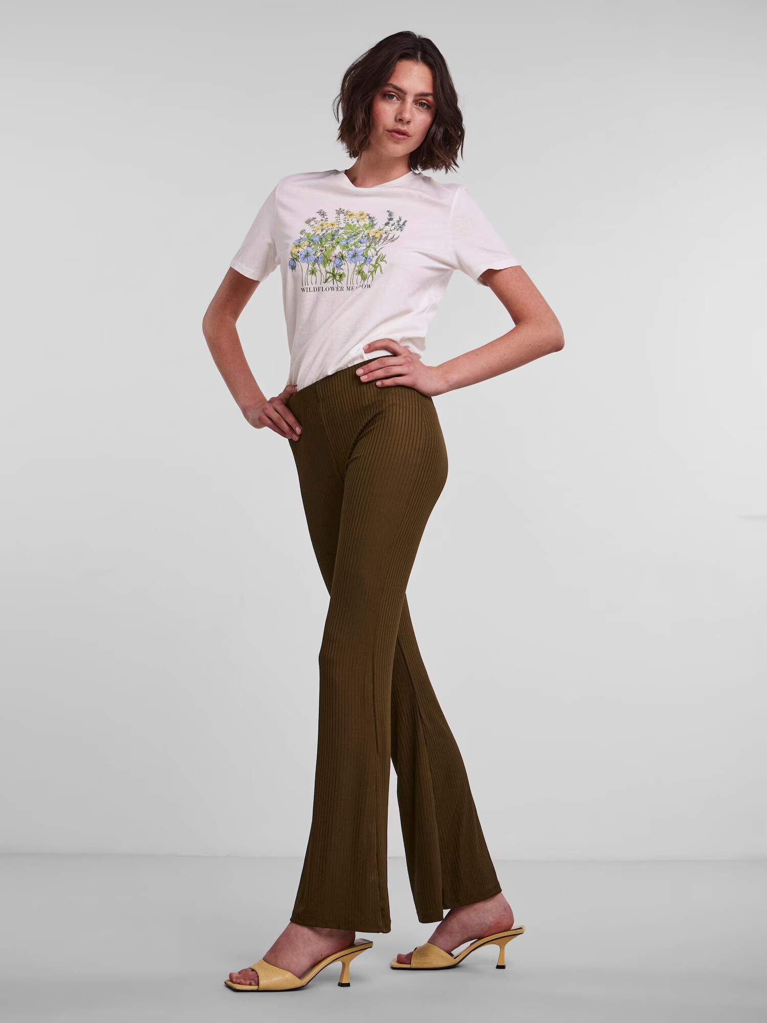 PIECES Pantaloni 'Toppy' oliv - Pled.ro