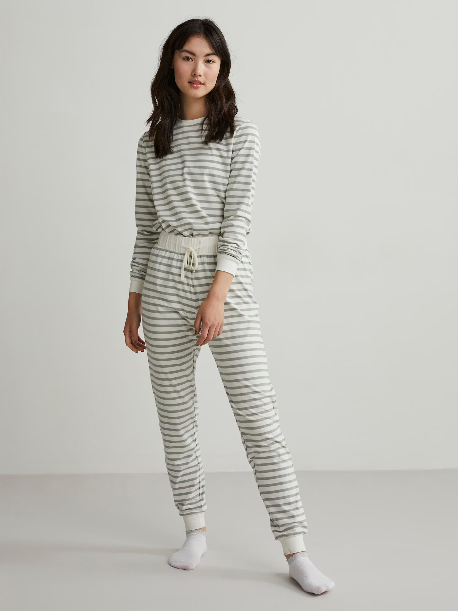 PIECES Pijama 'Elf' gri / alb natural - Pled.ro