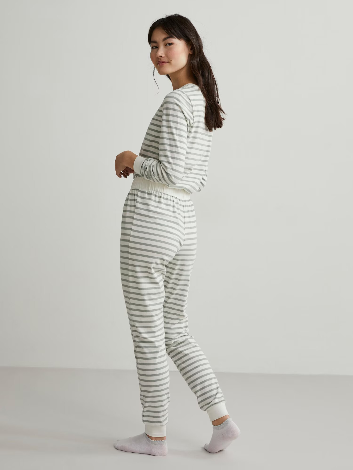 PIECES Pijama 'Elf' gri / alb natural - Pled.ro