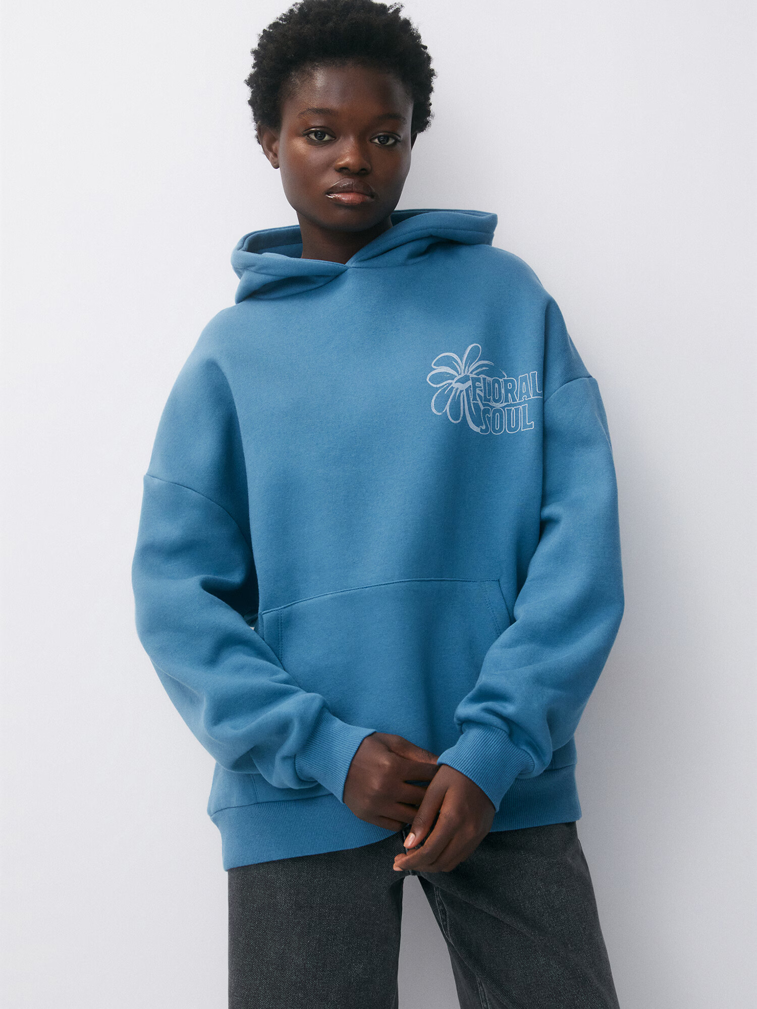 Pull&Bear Bluză de molton cyan / alb - Pled.ro