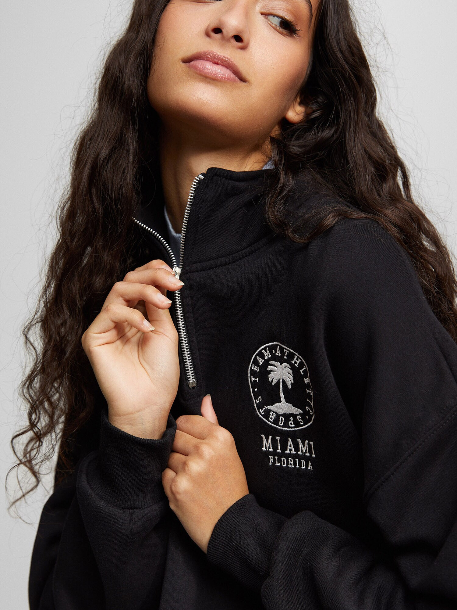 Pull&Bear Bluză de molton negru / alb - Pled.ro