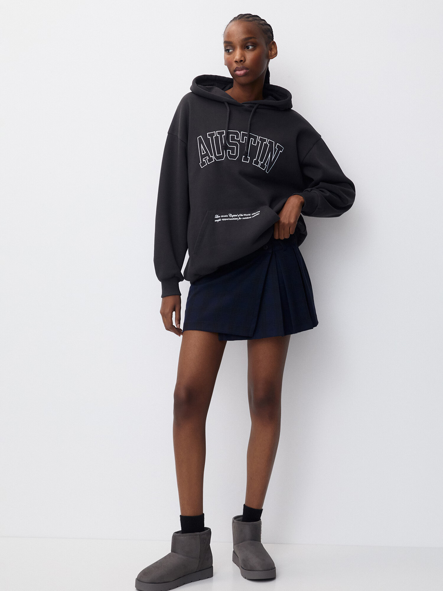 Pull&Bear Bluză de molton negru / alb - Pled.ro