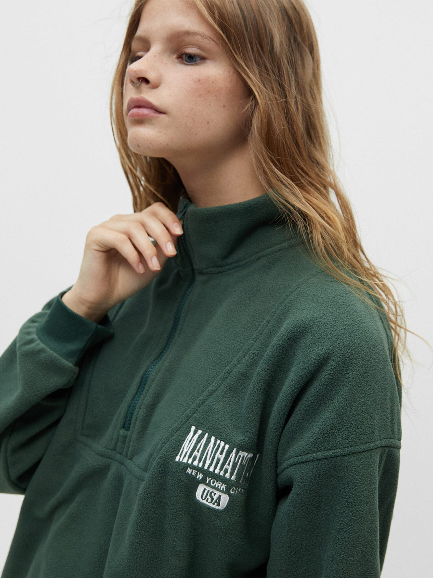 Pull&Bear Bluză de molton verde închis / alb - Pled.ro