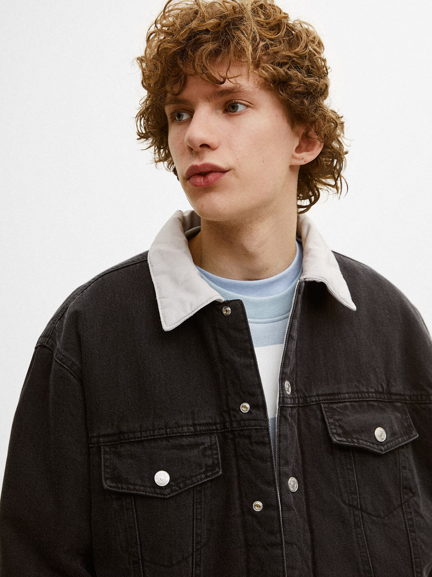 Pull&Bear Geacă de primăvară-toamnă gri deschis / negru denim - Pled.ro