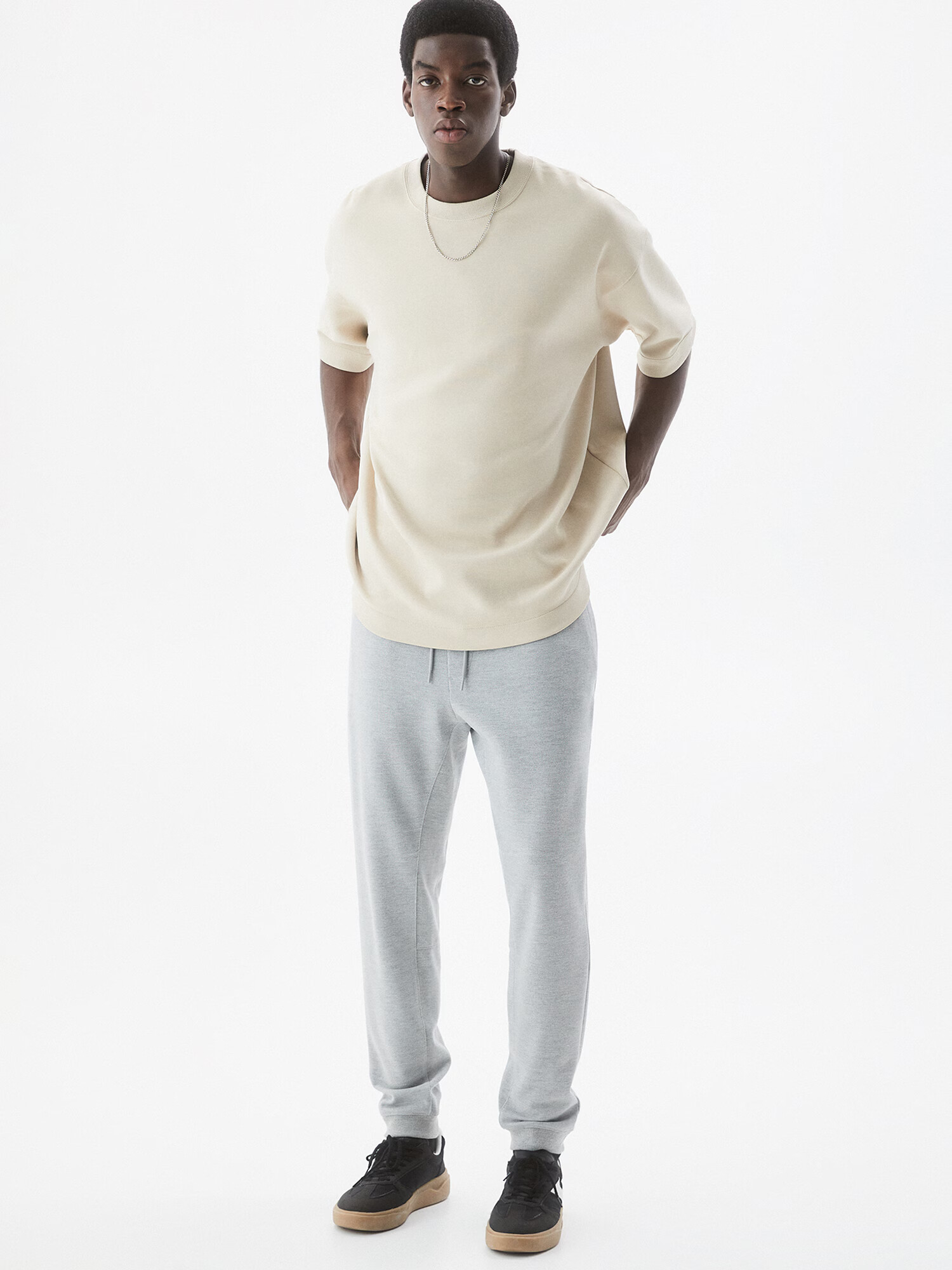 Pull&Bear Pantaloni gri - Pled.ro