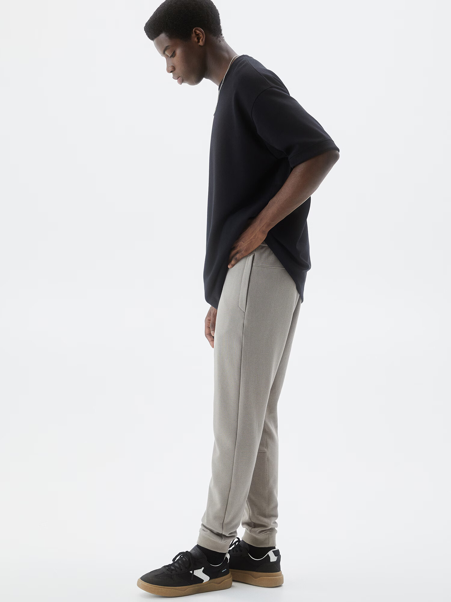 Pull&Bear Pantaloni maro deschis - Pled.ro