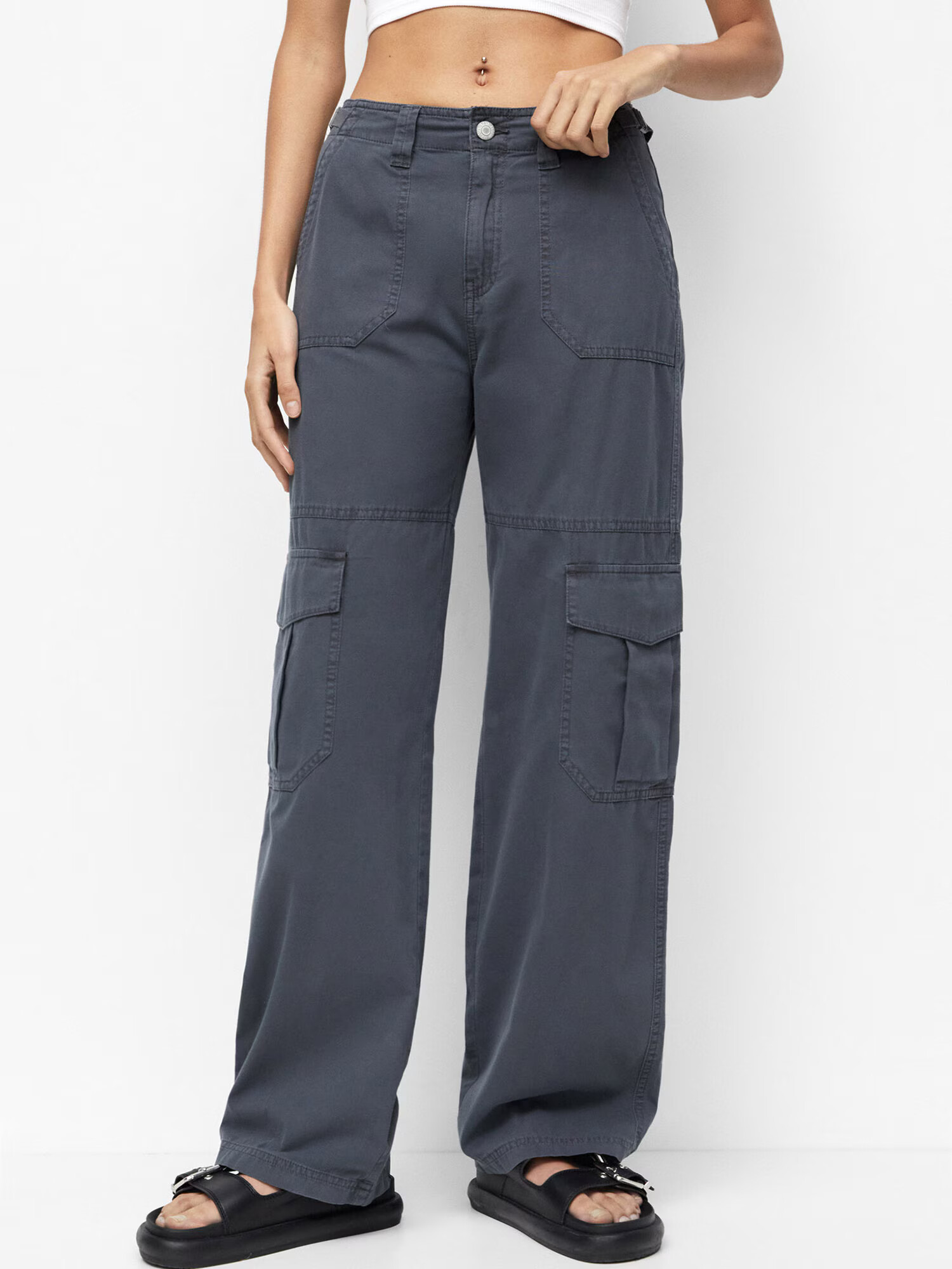 Pull&Bear Pantaloni cu buzunare albastru porumbel - Pled.ro