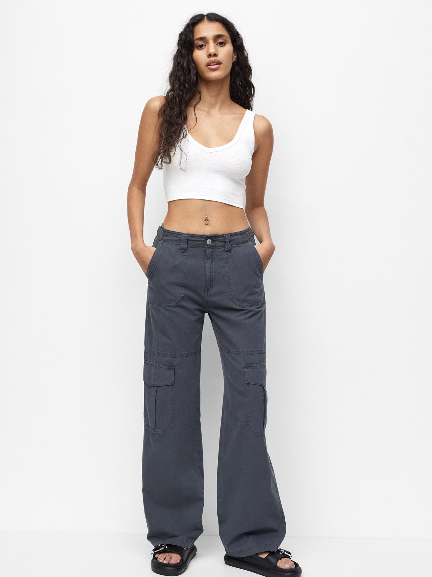 Pull&Bear Pantaloni cu buzunare albastru porumbel - Pled.ro