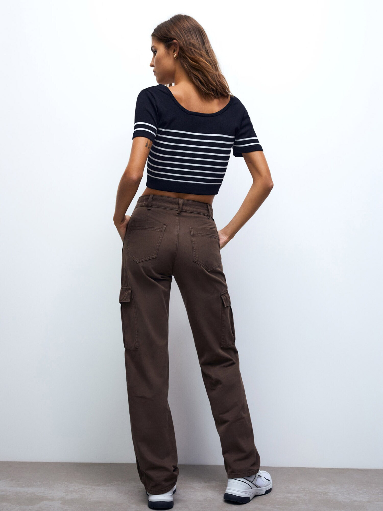 Pull&Bear Pantaloni cu buzunare castaniu - Pled.ro