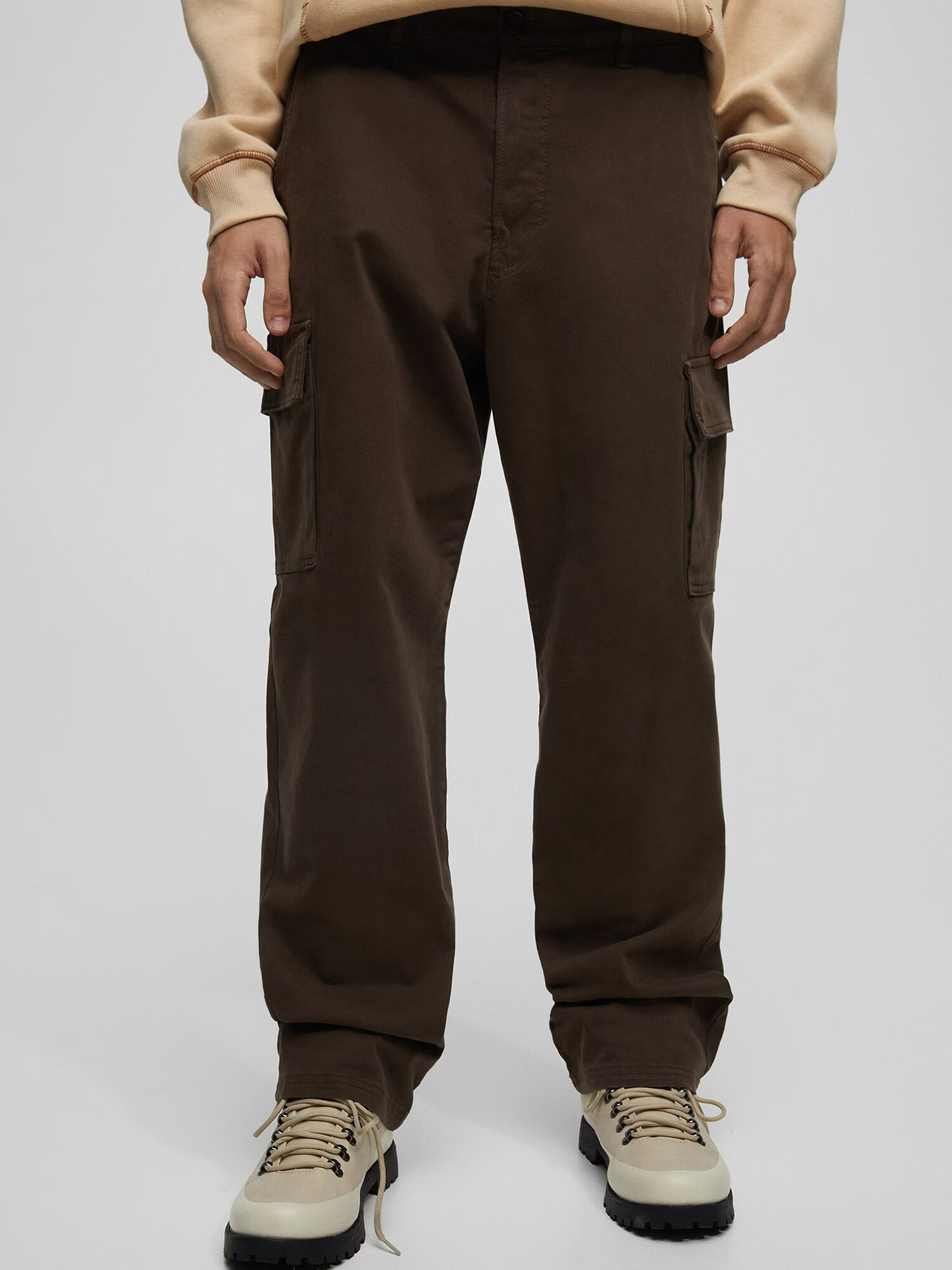 Pull&Bear Pantaloni cu buzunare ciocolatiu - Pled.ro