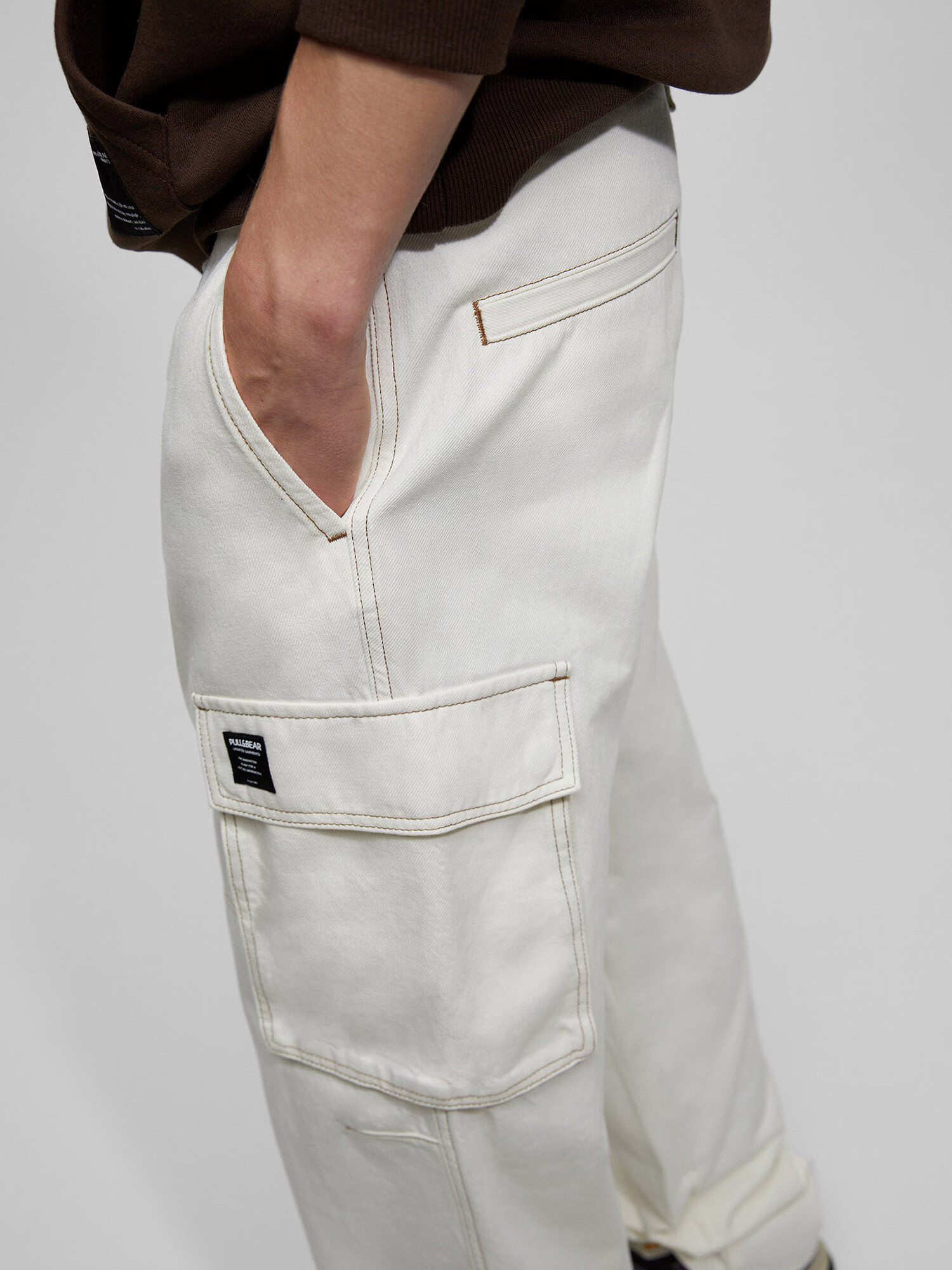 Pull&Bear Pantaloni cu buzunare ecru - Pled.ro