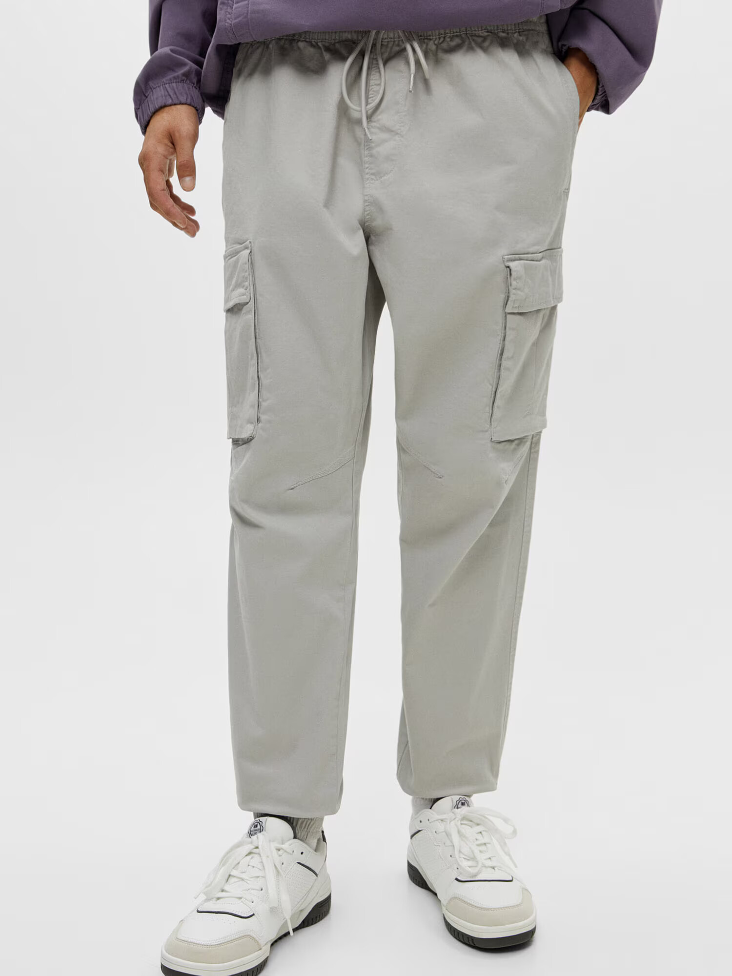 Pull&Bear Pantaloni cu buzunare gri deschis - Pled.ro