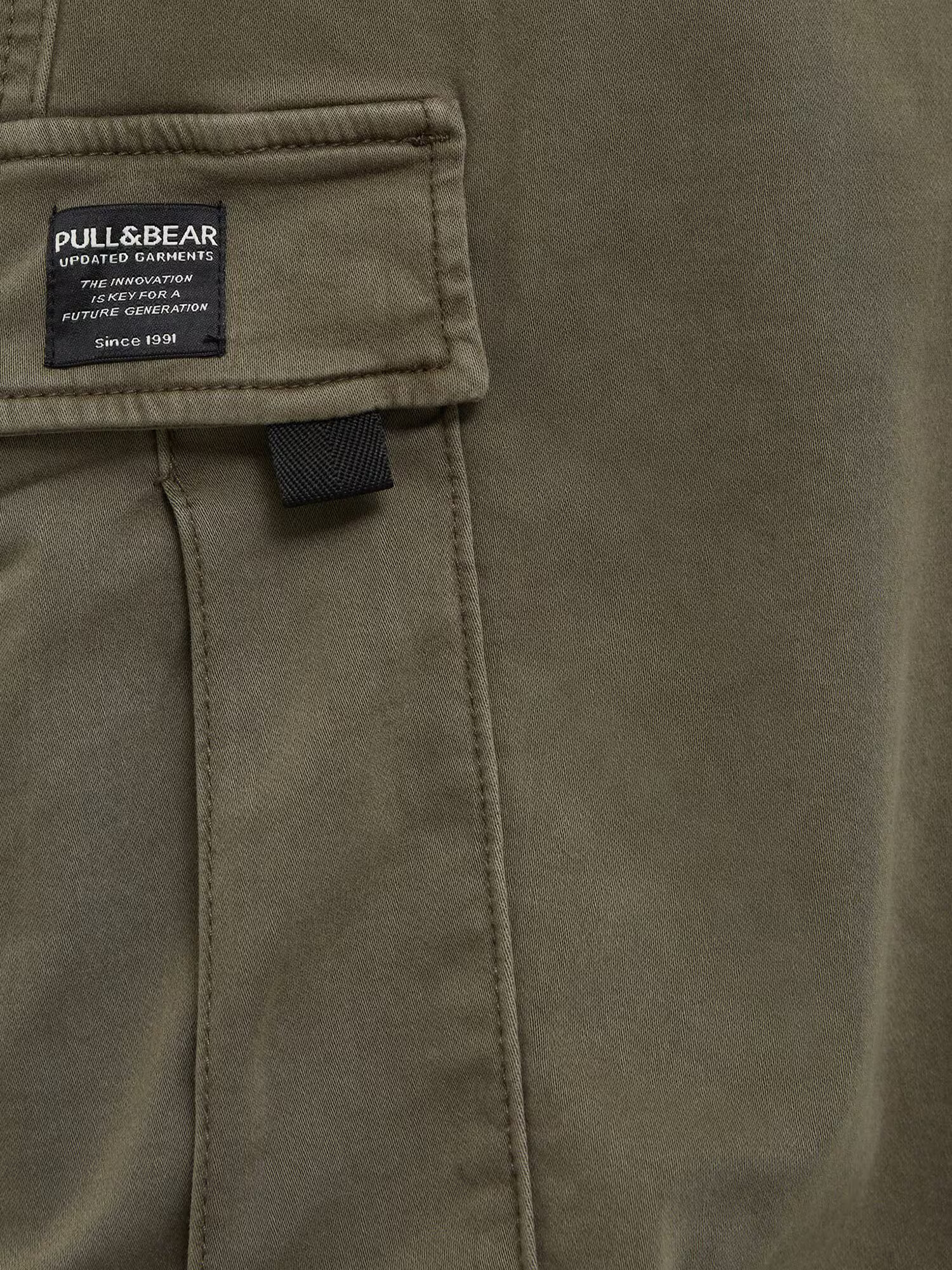 Pull&Bear Pantaloni cu buzunare kaki - Pled.ro