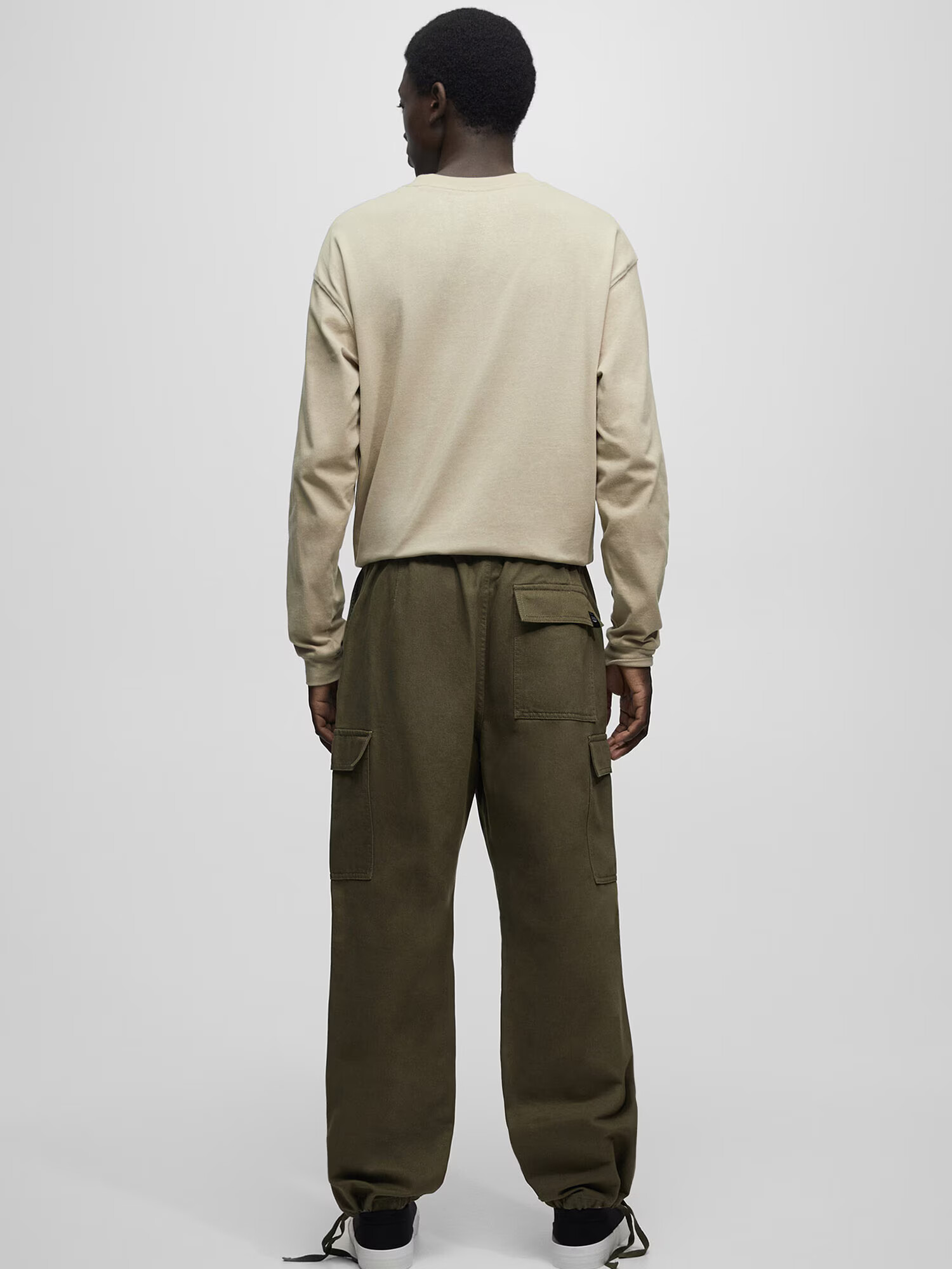 Pull&Bear Pantaloni cu buzunare kaki - Pled.ro